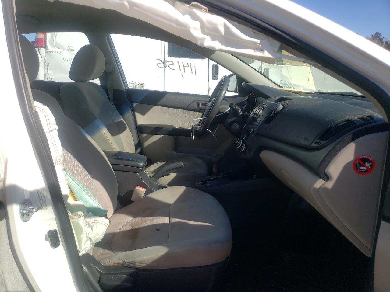Photo 5 from auction – 2010 KIA FORTE EX with VIN KNAFU4A2XA5850452