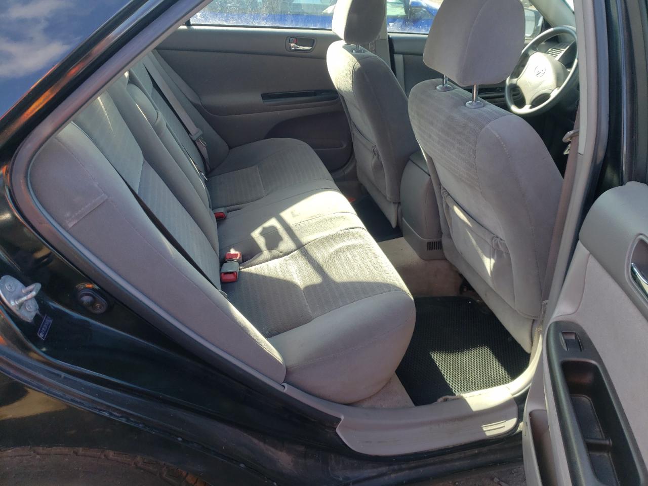 Photo 6 from auction – 2005 TOYOTA CAMRY LE with VIN 4T1BE32K15U026516