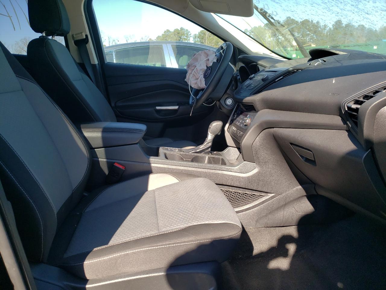 Photo 5 from auction – 2017 FORD ESCAPE SE with VIN 1FMCU0GD5HUB54035