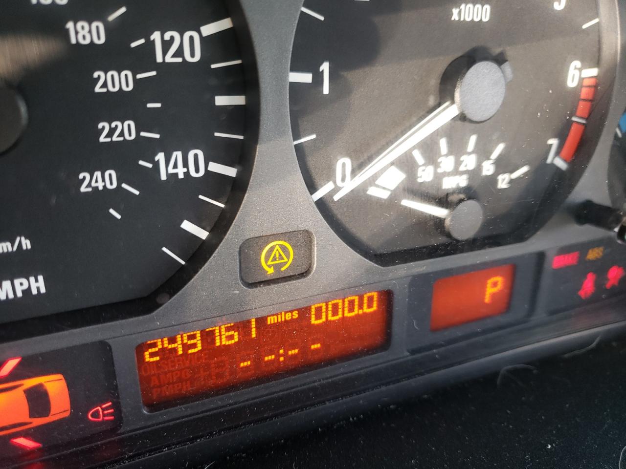 Photo 8 from auction – 2001 BMW 325 IT with VIN WBAAW33471ET41285