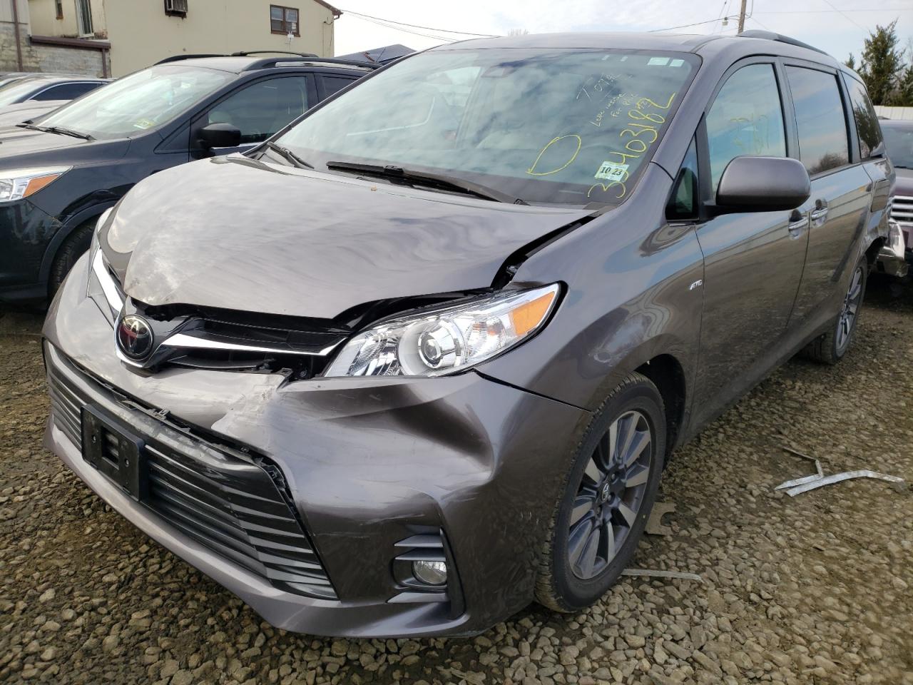 Photo 2 from auction – 2018 TOYOTA SIENNA XLE with VIN 5TDDZ3DC8JS205531