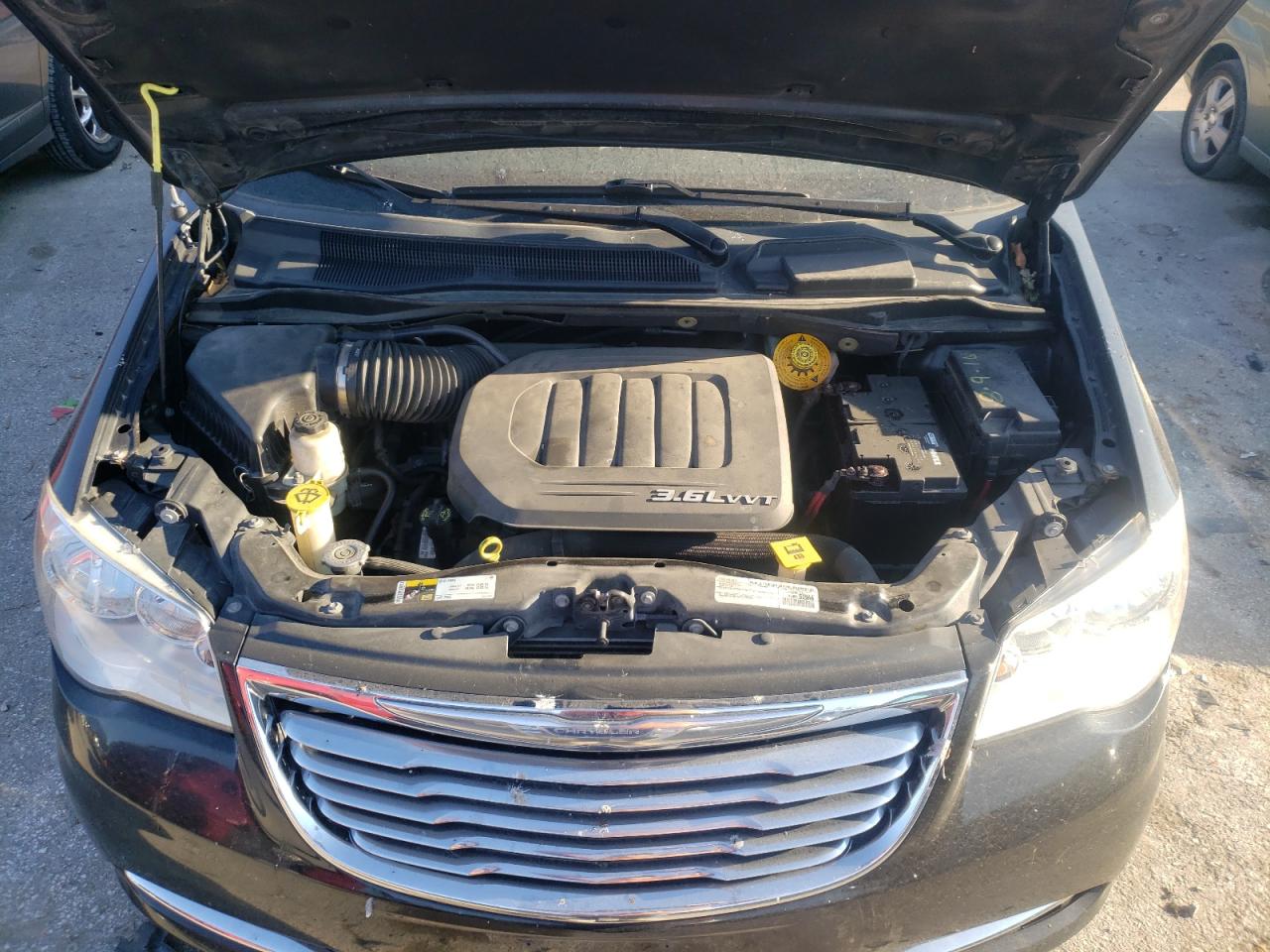 Photo 7 from auction – 2016 CHRYSLER TOWN & COU with VIN 2C4RC1BG3GR238052