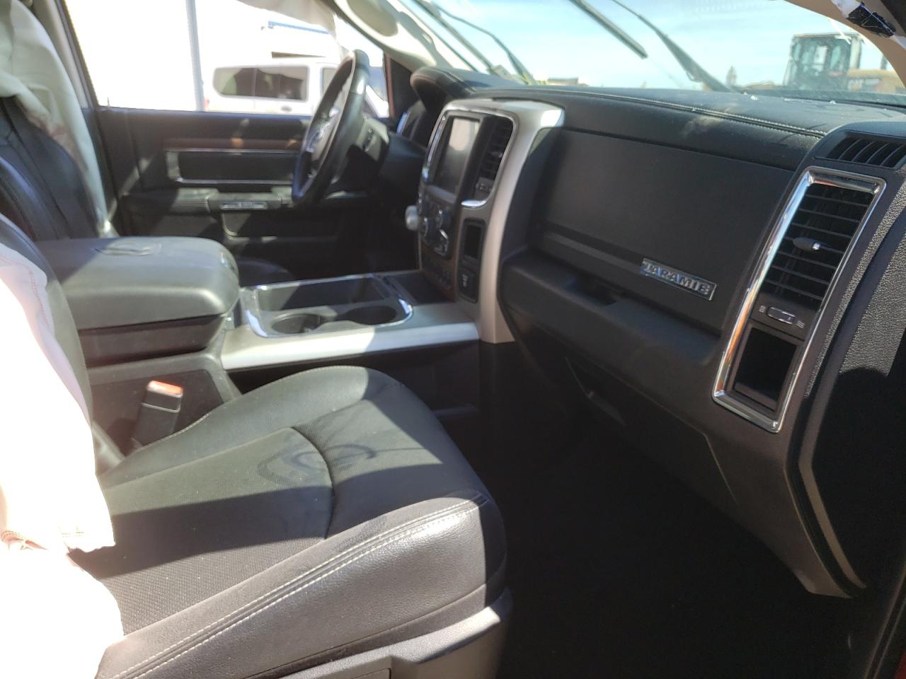 Photo 5 from auction – 2016 RAM 1500 LARAM with VIN 1C6RR6NT7GS199041