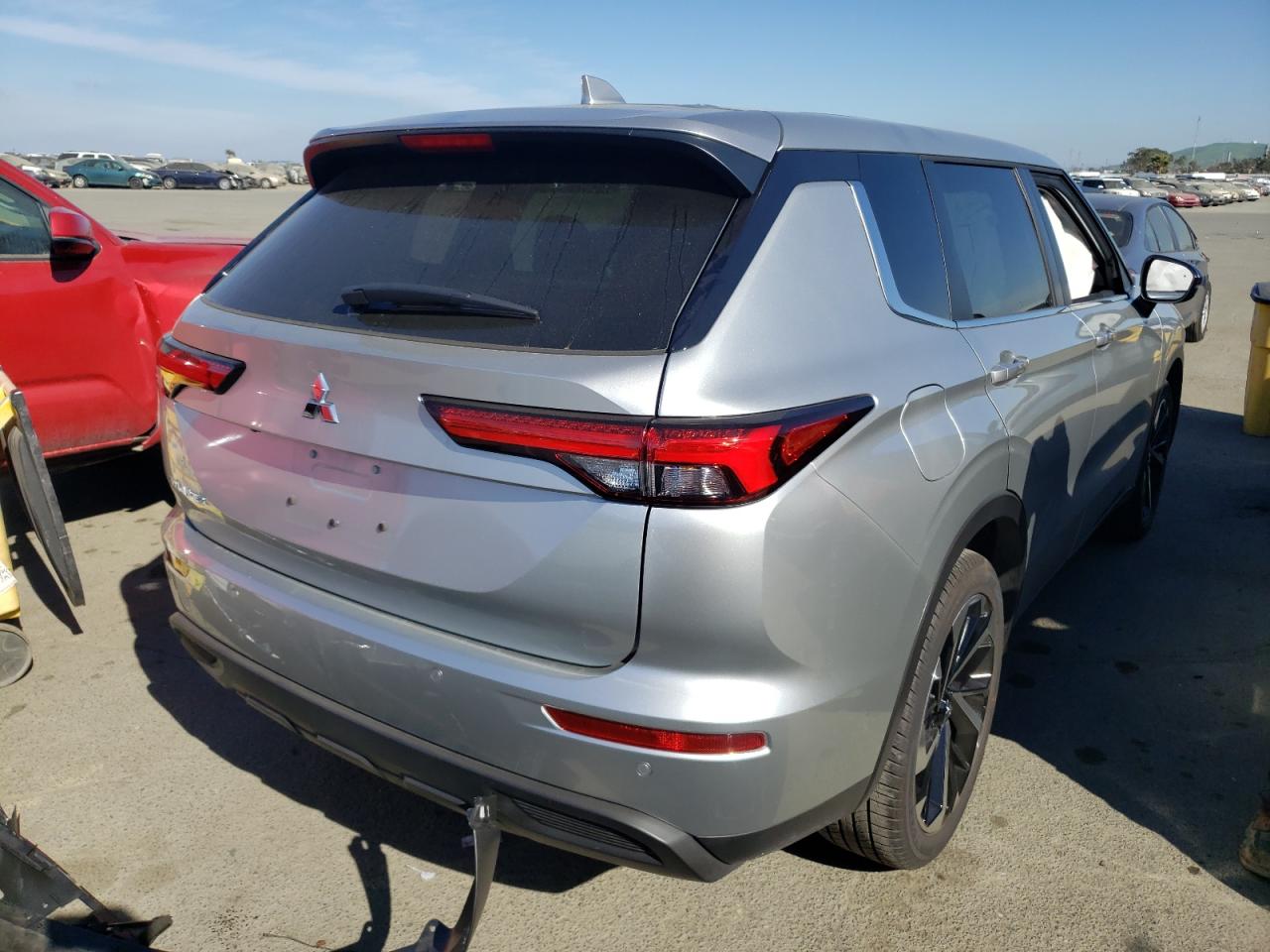 Photo 4 from auction – 2022 MITSUBISHI OUTLANDER with VIN JA4J3TA87NZ045063