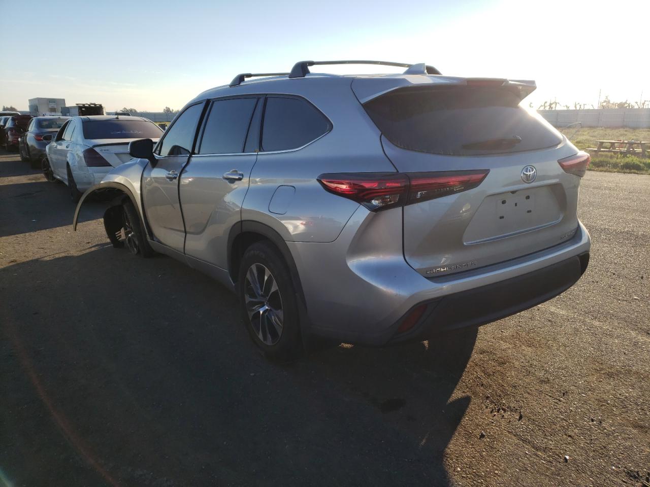 Photo 3 from auction – 2021 TOYOTA HIGHLANDER with VIN 5TDGZRBH4MS112895