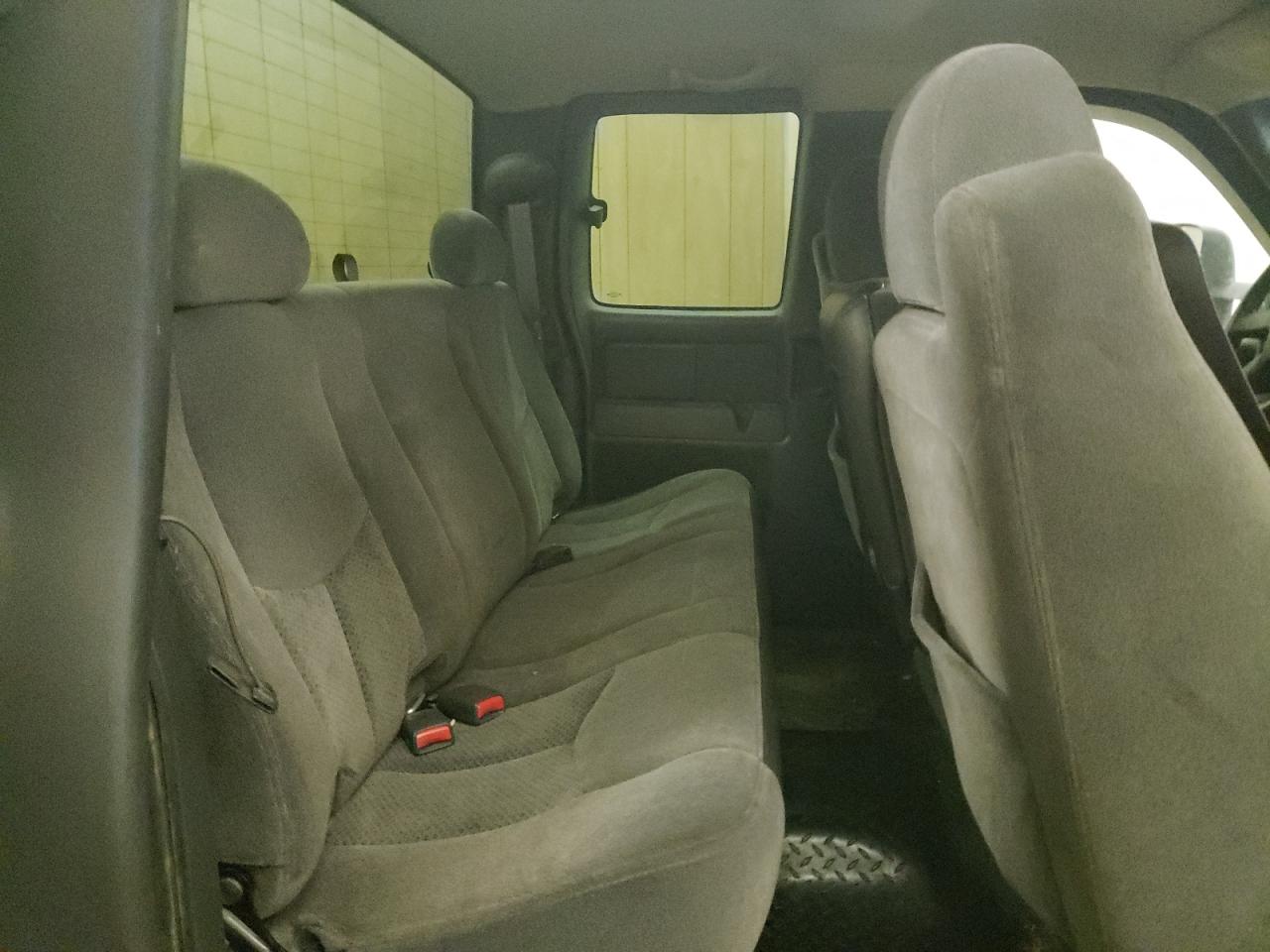 Photo 6 from auction – 2005 CHEVROLET SILVERADO with VIN 1GCHK29285E182943