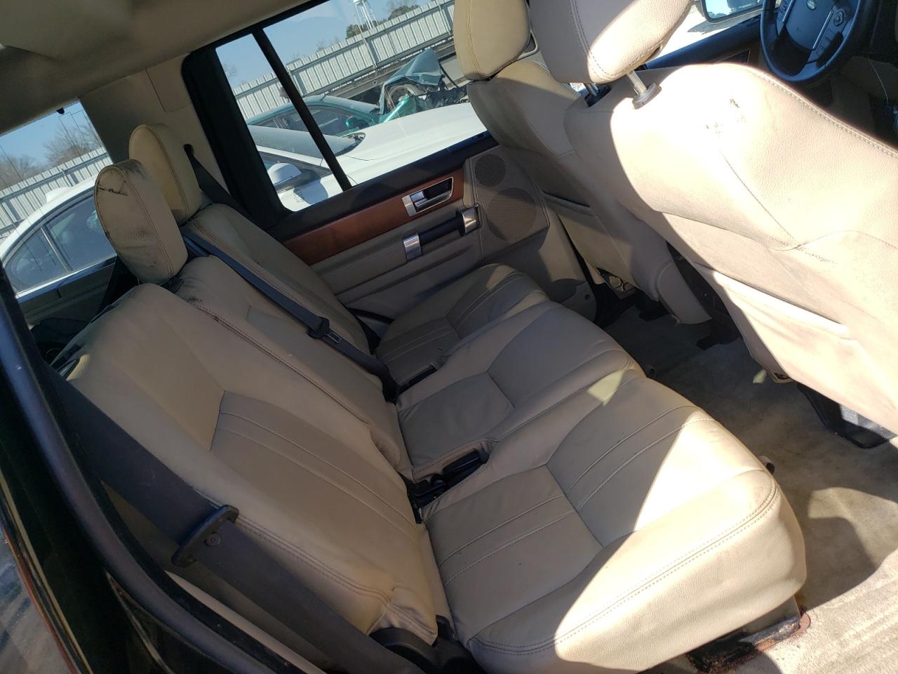 Photo 6 from auction – 2010 LAND ROVER LR4 HSE with VIN SALAG2D43AA536583