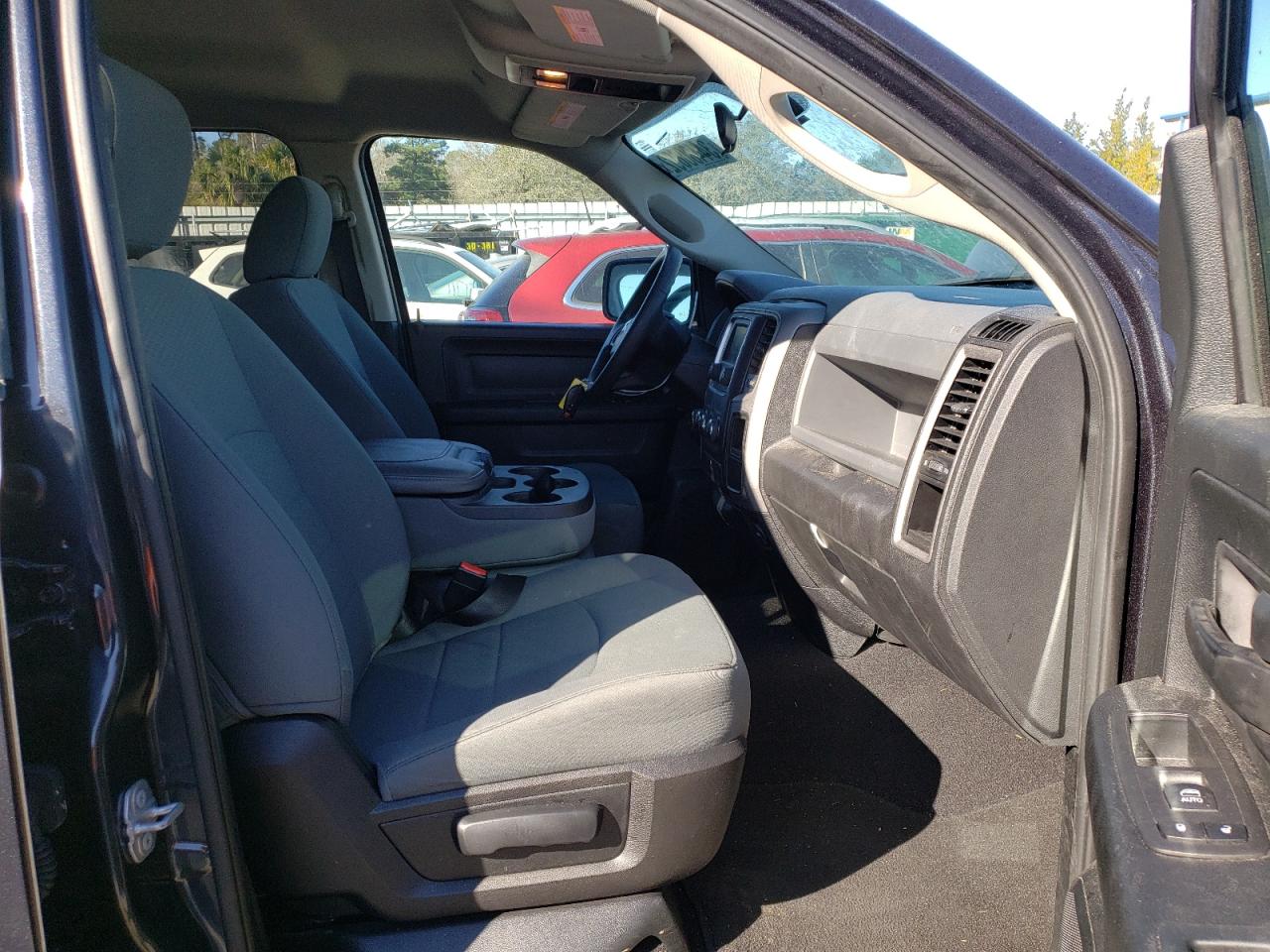 Photo 5 from auction – 2017 RAM 1500 ST with VIN 1C6RR7FG6HS698440