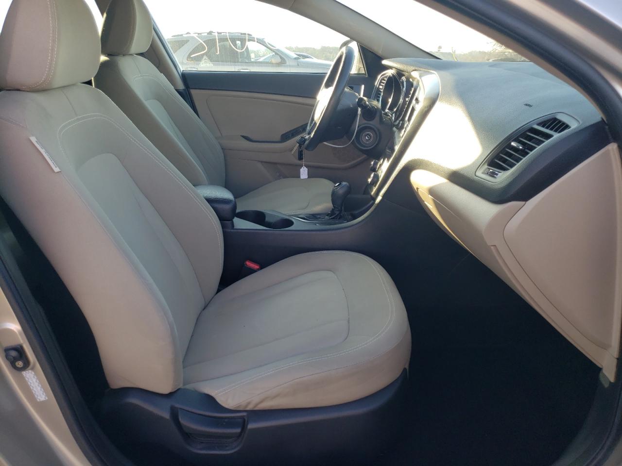 Photo 5 from auction – 2011 KIA OPTIMA LX with VIN KNAGM4A74B5157359