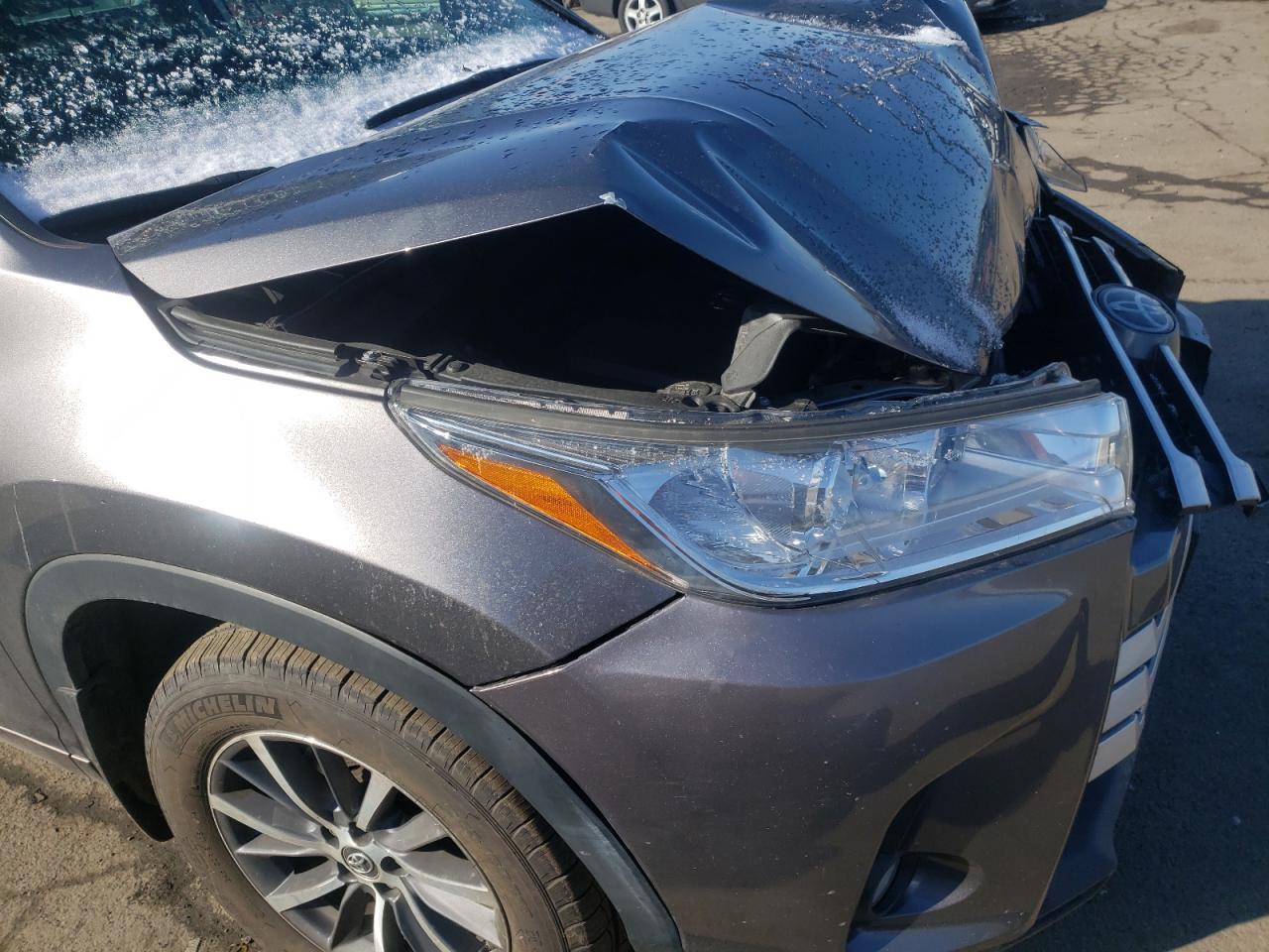 Photo 9 from auction – 2018 TOYOTA HIGHLANDER with VIN 5TDJZRFH6JS546215