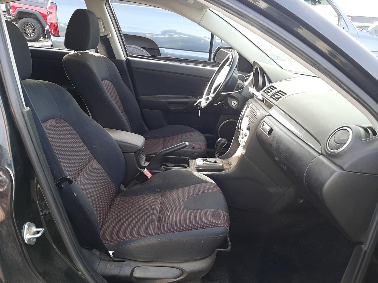 Foto 5 de la subasta – 2005 MAZDA 3 S con VIN JM1BK123451305101