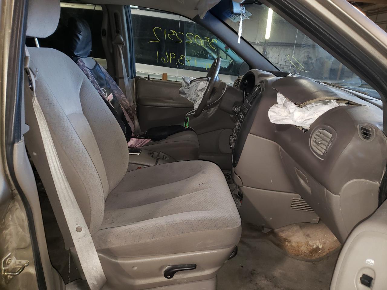 Photo 5 from auction – 2002 DODGE GRAND CARA with VIN 2B4GP44372R790294