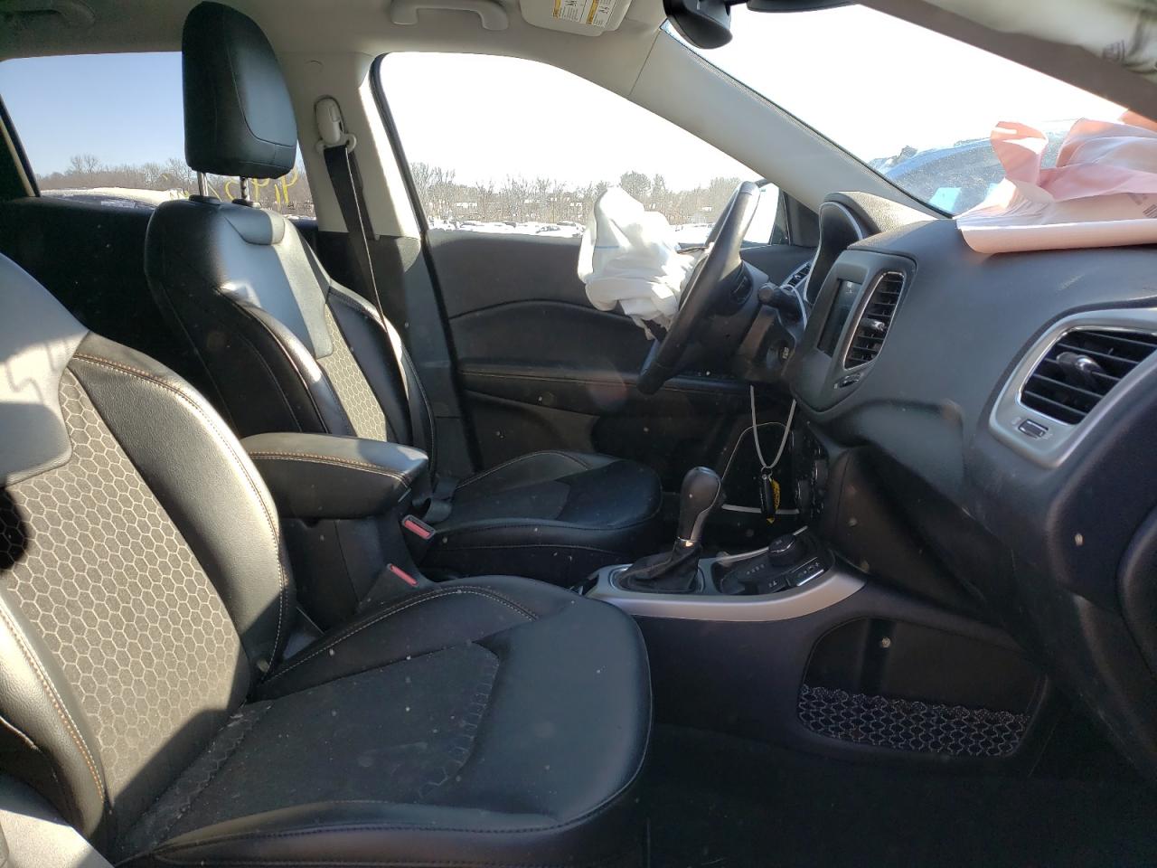 Photo 5 from auction – 2020 JEEP COMPASS LA with VIN 3C4NJDBB2LT252414