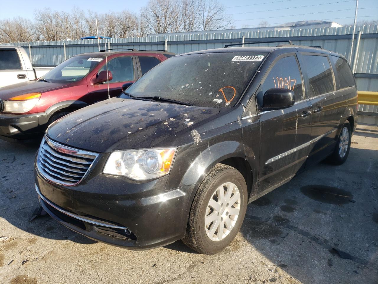 Photo 2 from auction – 2016 CHRYSLER TOWN & COU with VIN 2C4RC1BG3GR238052