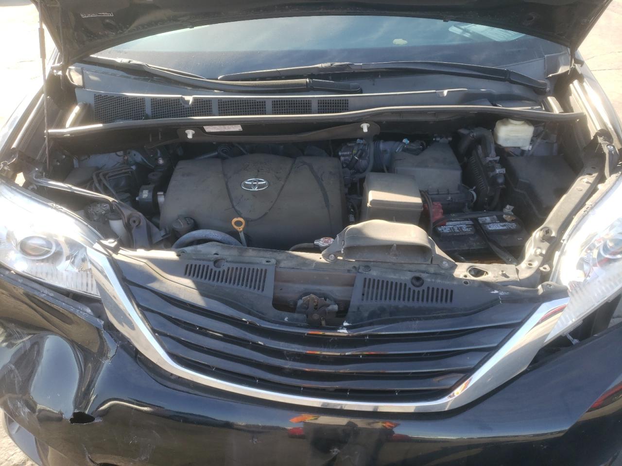 Photo 7 from auction – 2017 TOYOTA SIENNA LE with VIN 5TDKZ3DC9HS852182