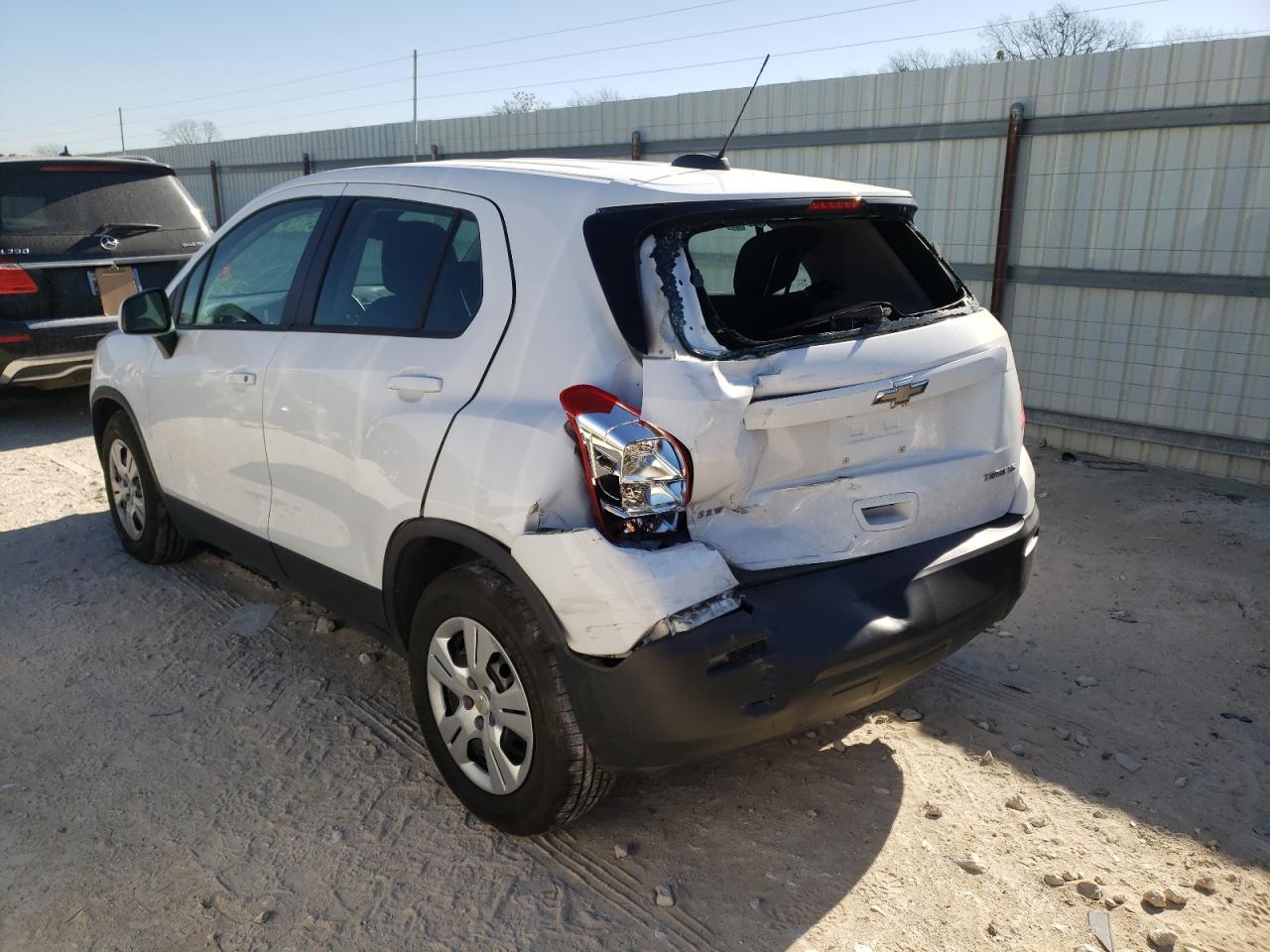 Photo 3 from auction – 2020 CHEVROLET TRAX LS with VIN 3GNCJKSB8FL242509