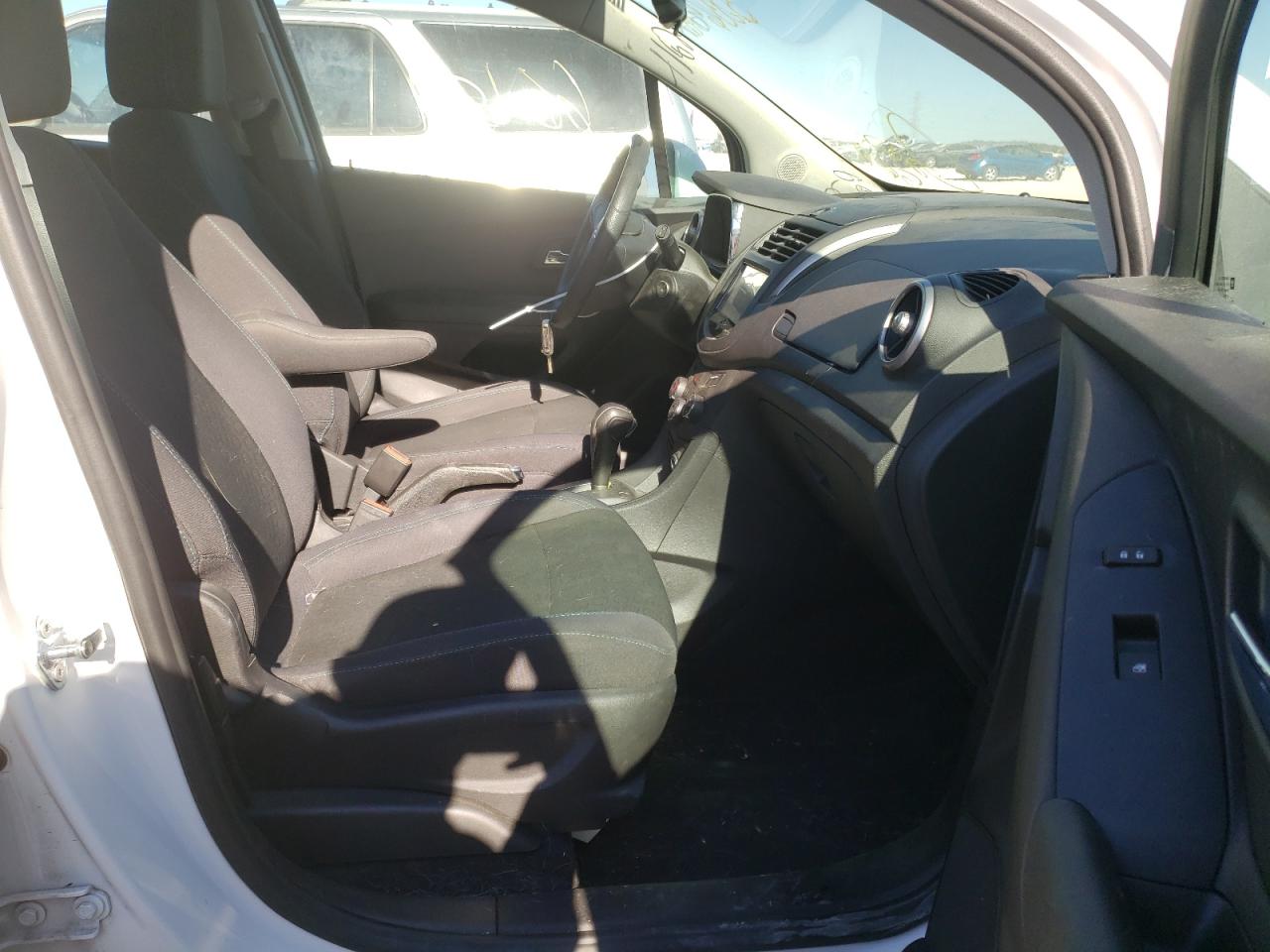 Photo 5 from auction – 2020 CHEVROLET TRAX LS with VIN 3GNCJKSB8FL242509