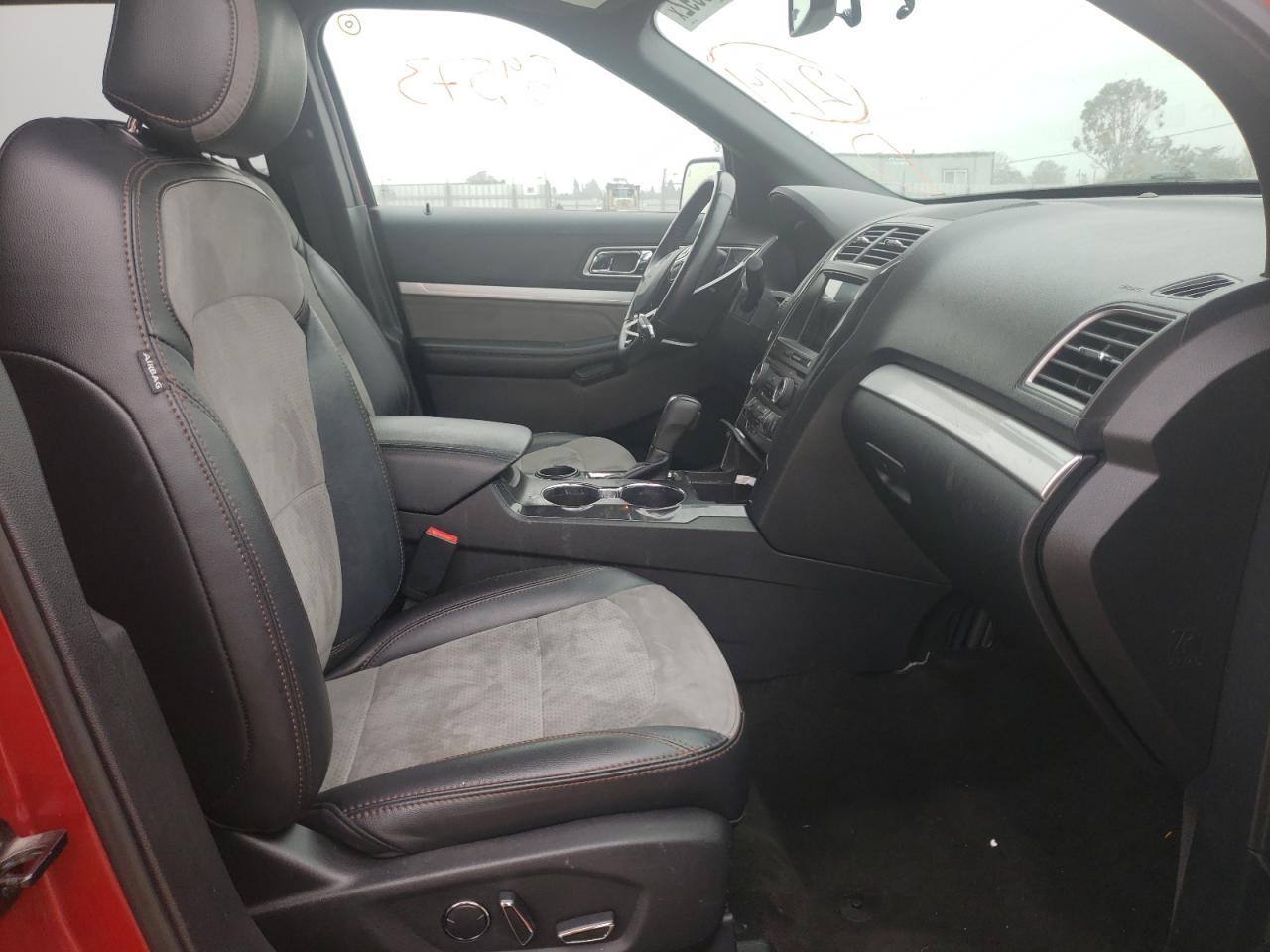 Photo 5 from auction – 2017 FORD EXPLORER X with VIN 1FM5K7D82HGC13393