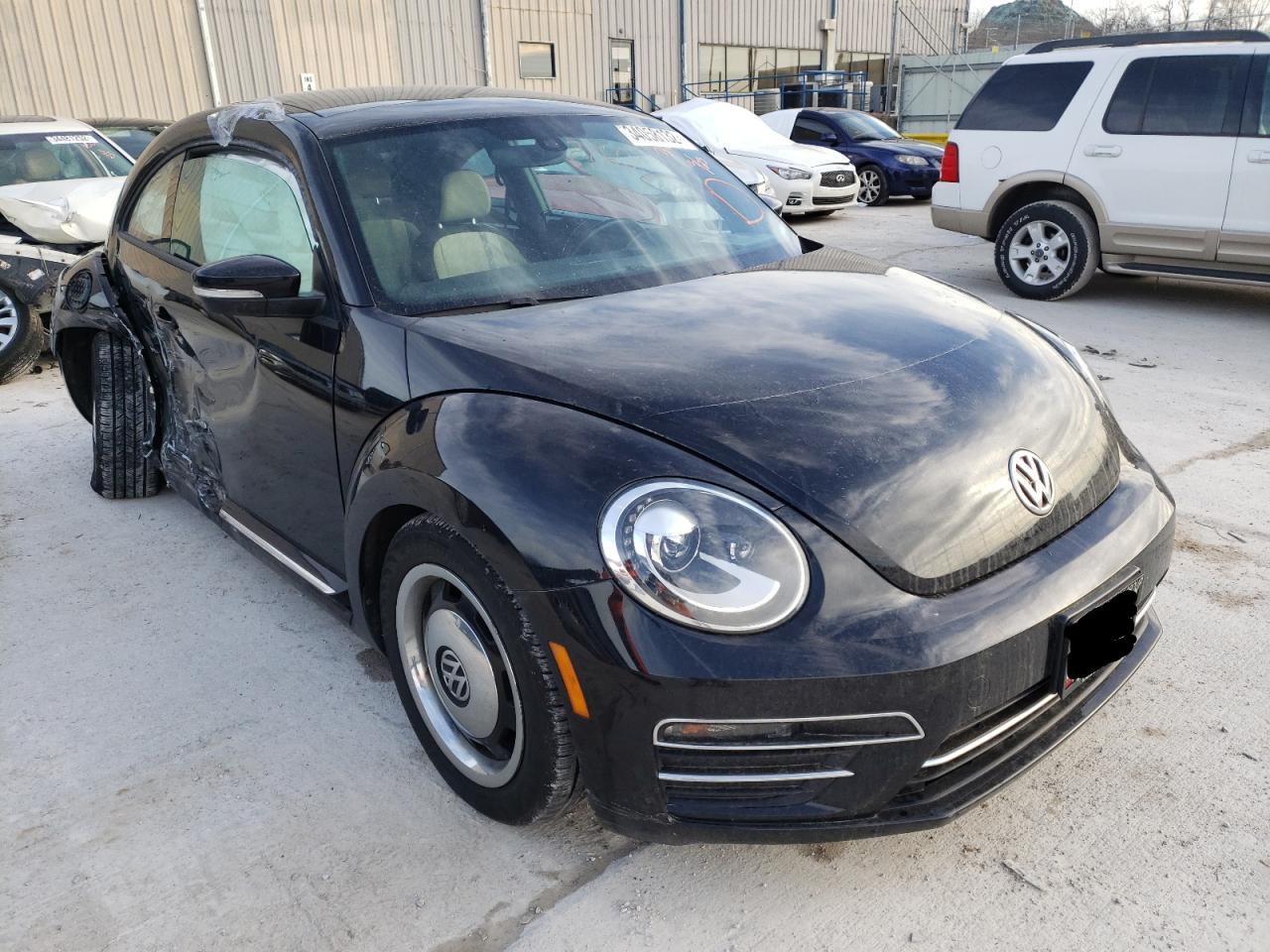 VOLKSWAGEN BEETLE S 2018 with VIN 3VWFD7ATXJM703925 - Photo from auction