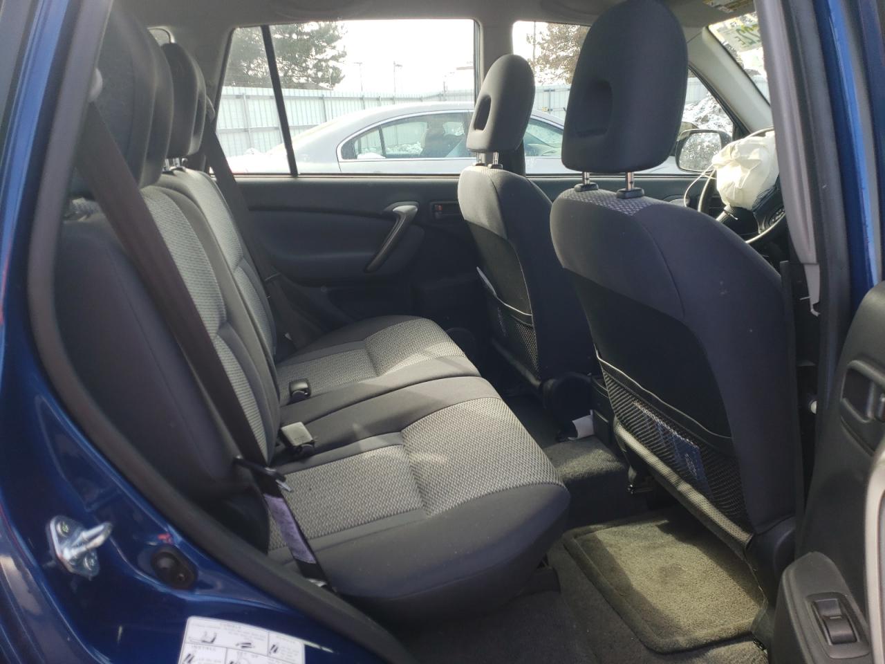 Photo 6 from auction – 2005 TOYOTA RAV4 with VIN JTEGD20V650050284