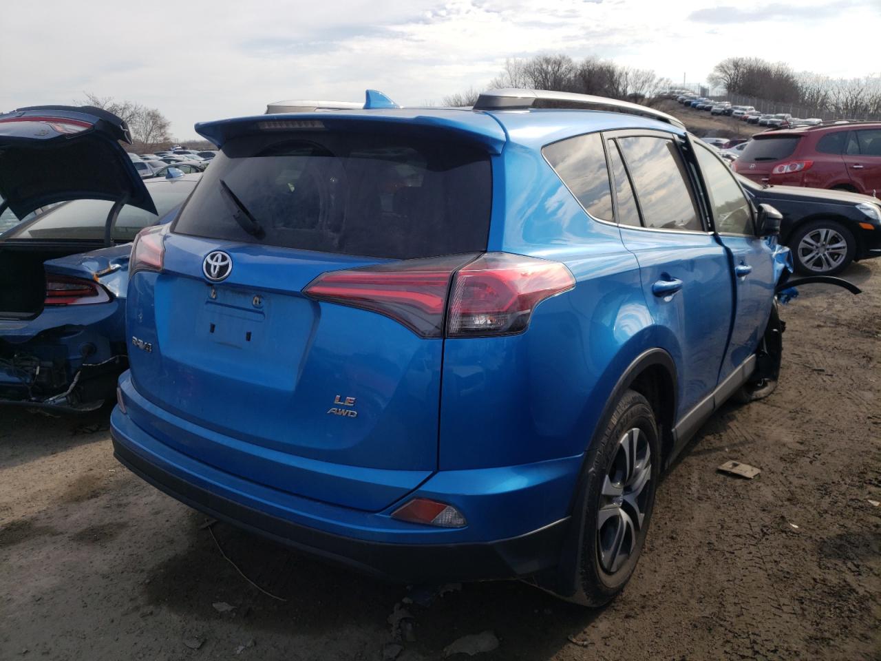Photo 4 from auction – 2017 TOYOTA RAV4 LE with VIN JTMBFREV0HD205158
