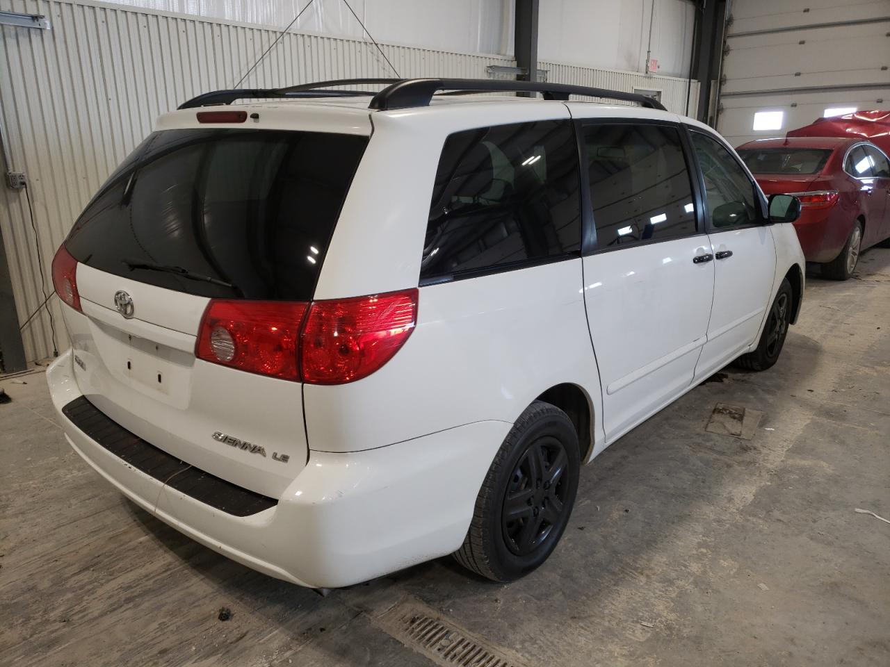Photo 4 from auction – 2010 TOYOTA SIENNA CE with VIN 5TDKK4CC6AS325797