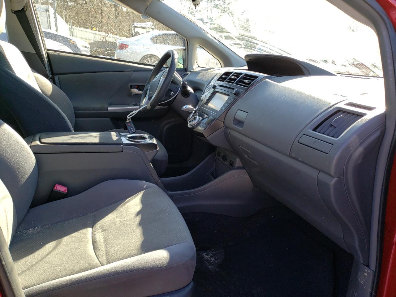 Photo 5 from auction – 2014 TOYOTA PRIUS V with VIN JTDZN3EU8E3307315