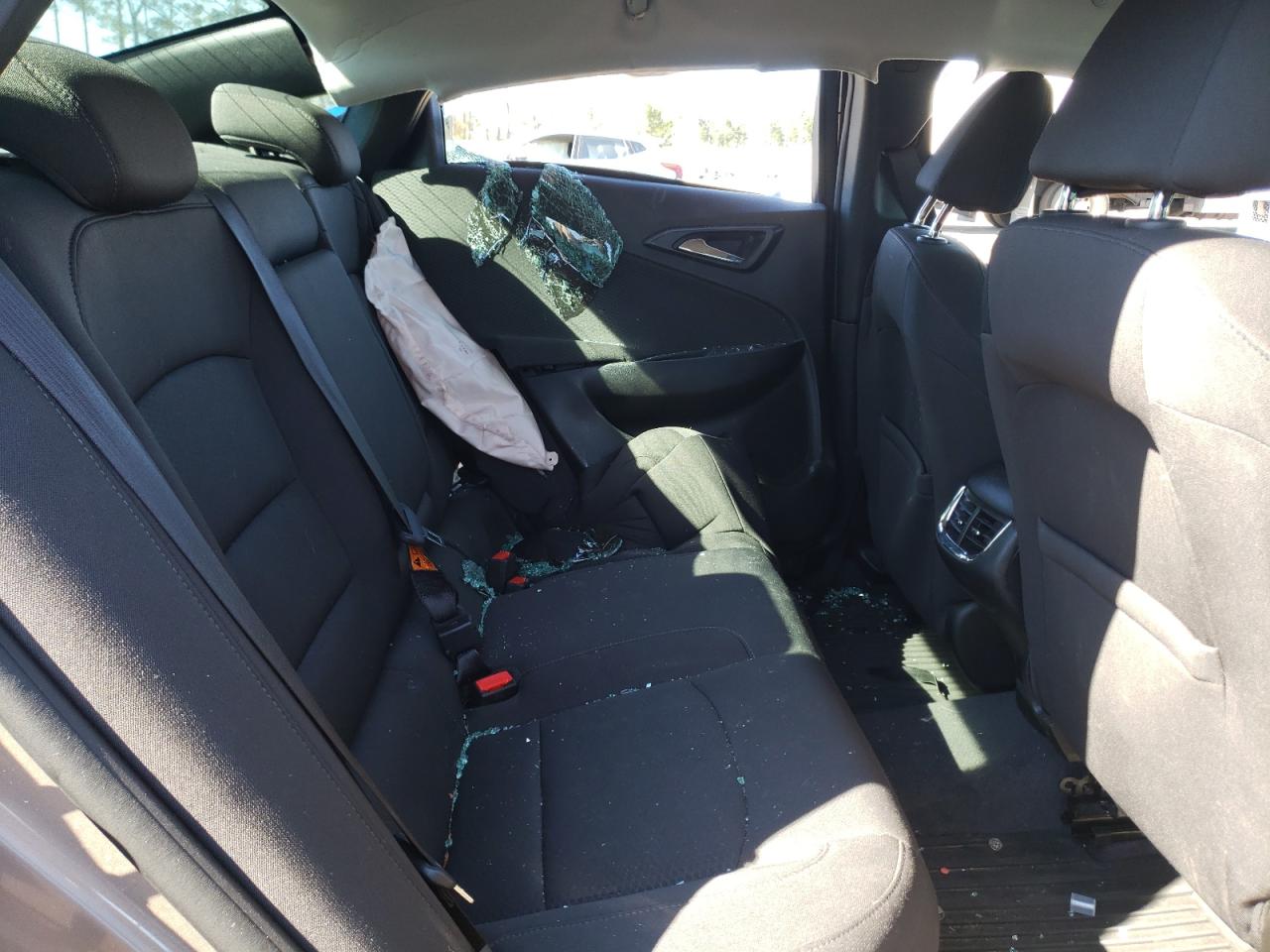 Photo 6 from auction – 2019 CHEVROLET MALIBU LT with VIN 1G1ZD5ST2KF127020