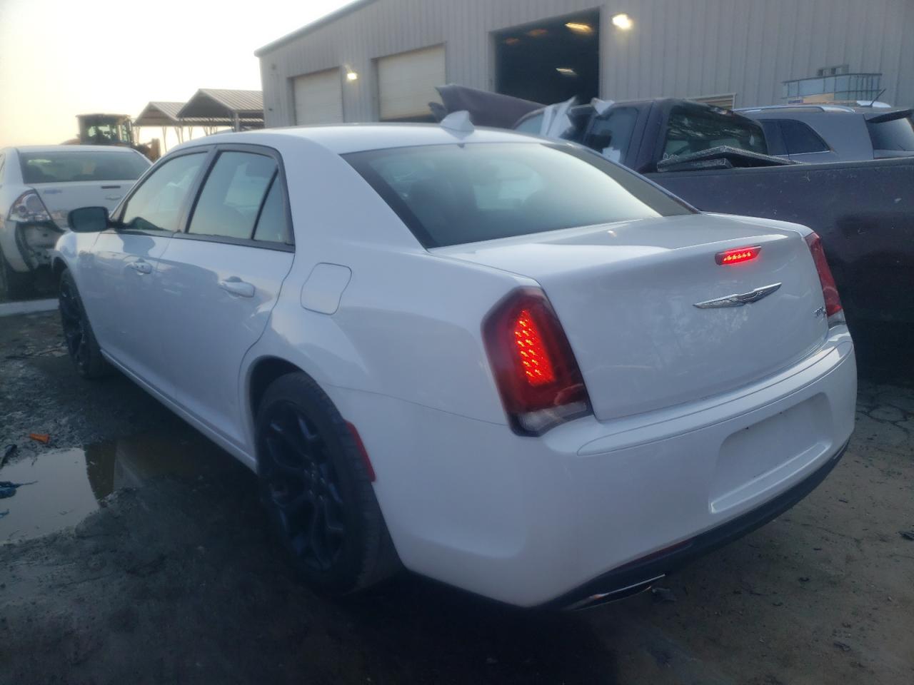 Photo 3 from auction – 2020 CHRYSLER 300 S with VIN 2C3CCABG4LH242508
