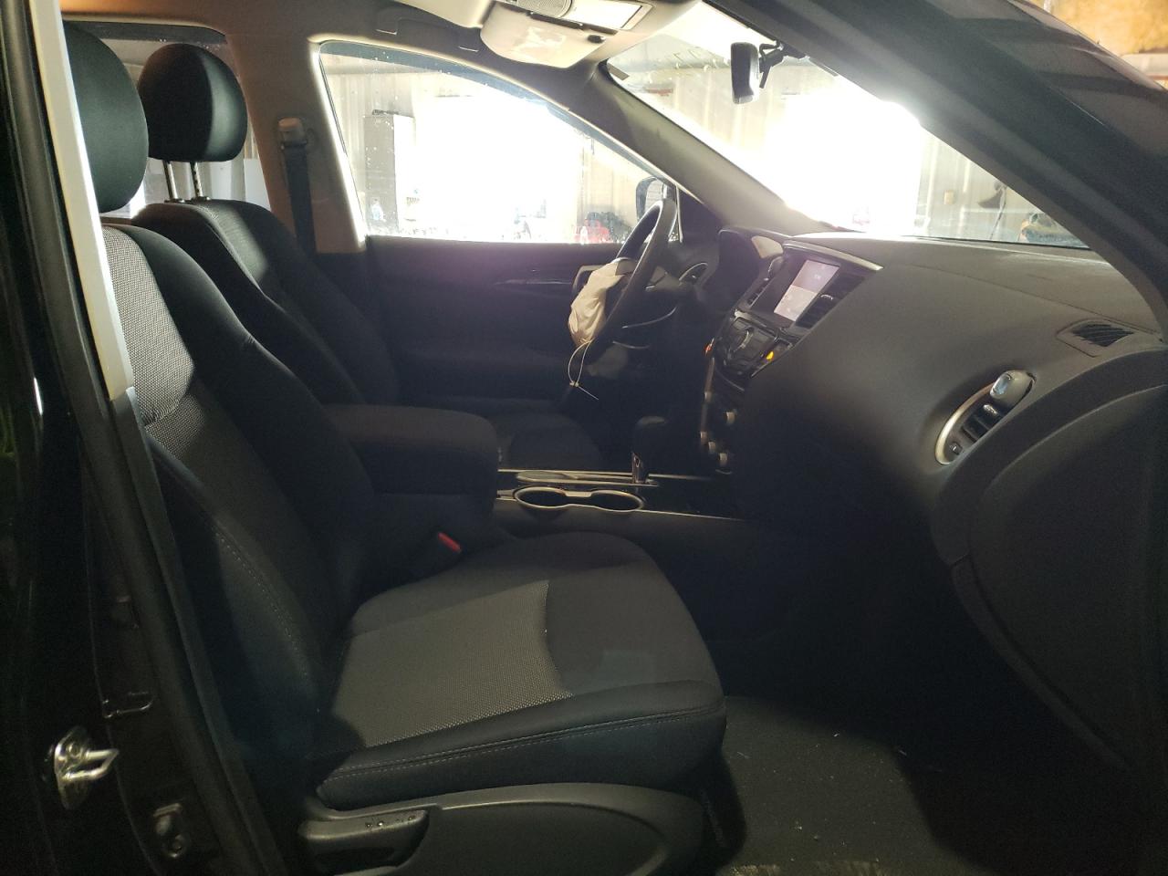 Photo 5 from auction – 2017 NISSAN PATHFINDER with VIN 5N1DR2MN9HC912026
