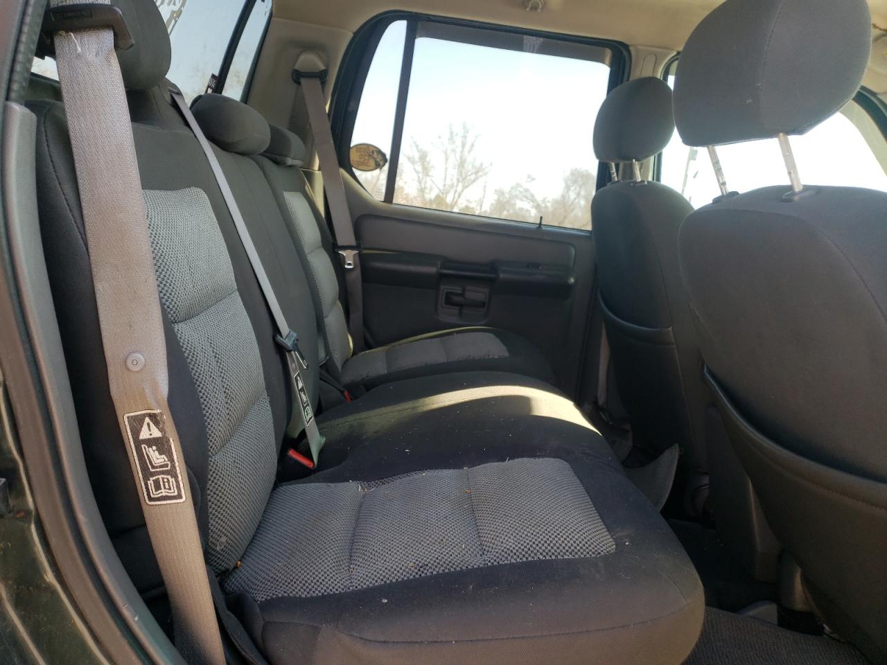 Photo 6 from auction – 2004 FORD EXPLORER S with VIN 1FMZU67K44UA15052