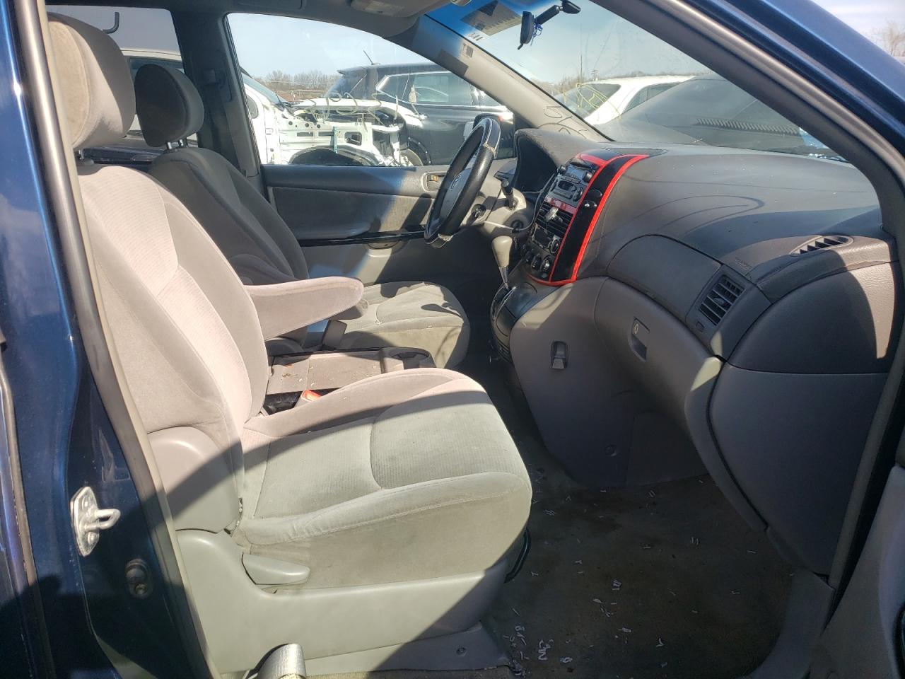 Photo 5 from auction – 2005 TOYOTA SIENNA CE with VIN 5TDZA23C65S347780