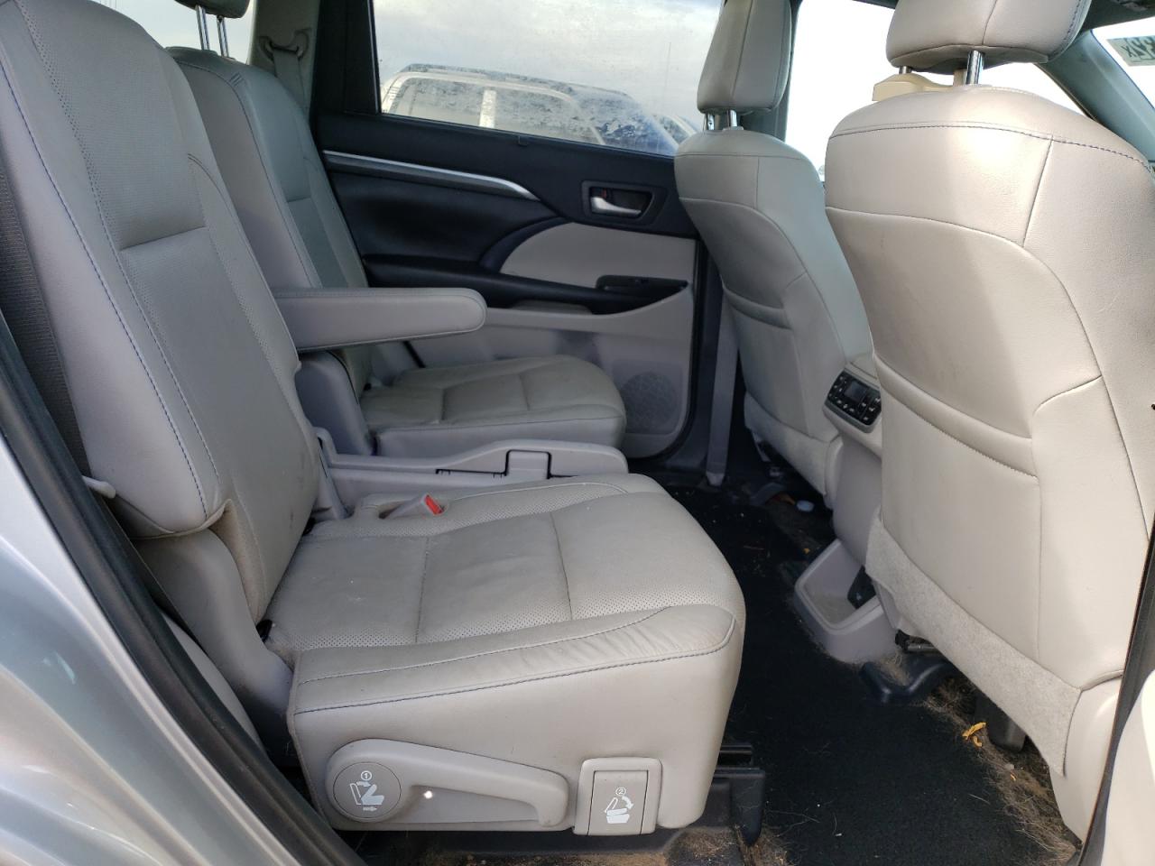 Photo 6 from auction – 2019 TOYOTA HIGHLANDER with VIN 5TDDZRFH0KS742200