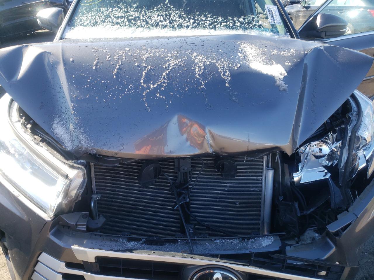 Photo 7 from auction – 2018 TOYOTA HIGHLANDER with VIN 5TDJZRFH6JS546215