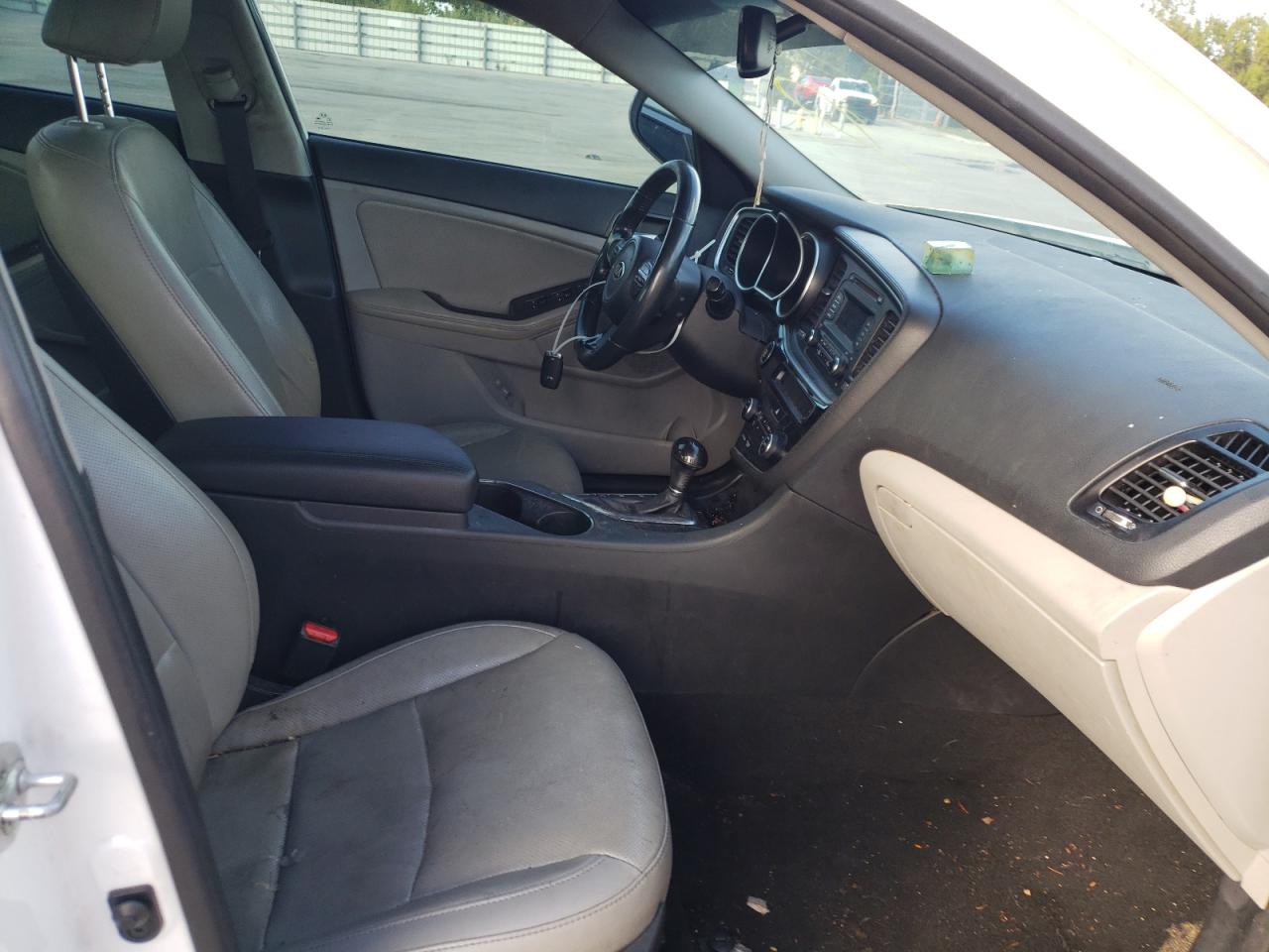 Photo 5 from auction – 2015 KIA OPTIMA EX with VIN 5XXGN4A76FG420582