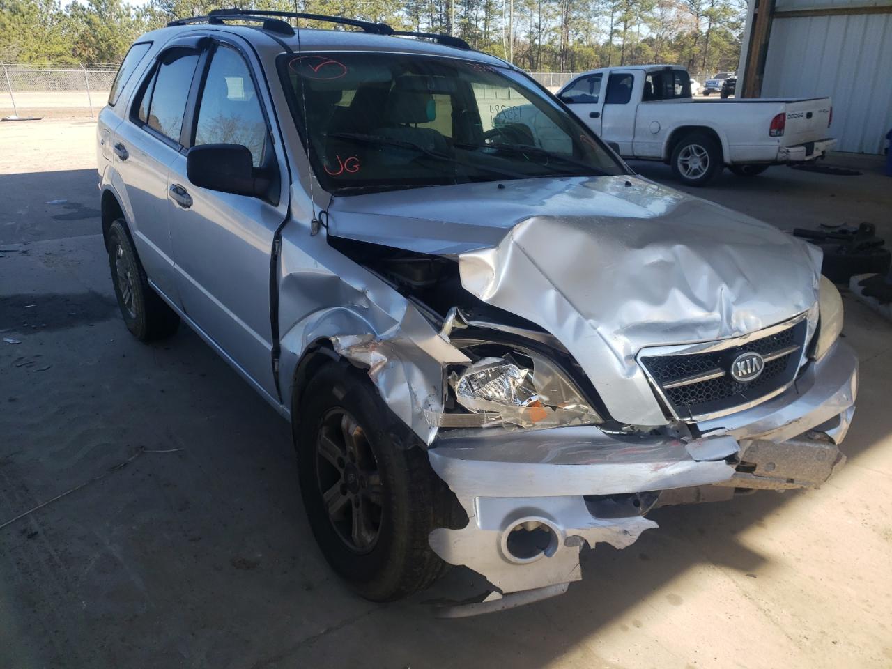 Photo 1 from auction – 2005 KIA SORENTO EX with VIN KNDJD733755492351