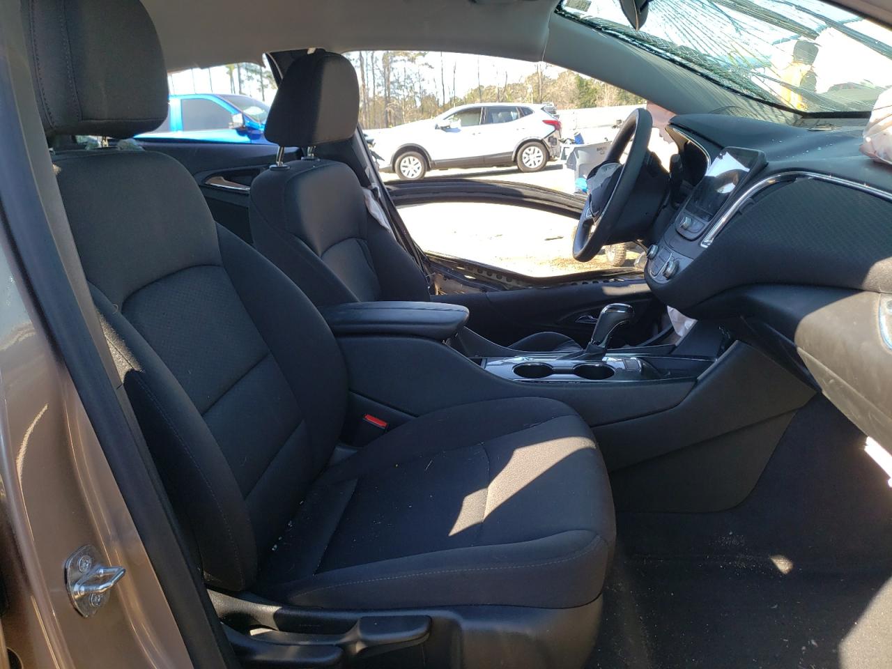 Photo 5 from auction – 2019 CHEVROLET MALIBU LT with VIN 1G1ZD5ST2KF127020