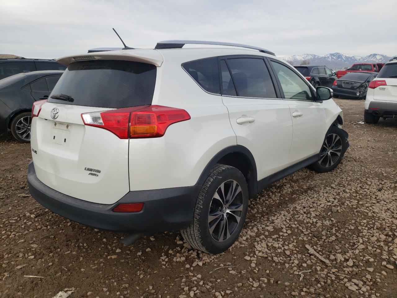 Photo 4 from auction – 2015 TOYOTA RAV4 LIMIT with VIN JTMDFREV5FD117499