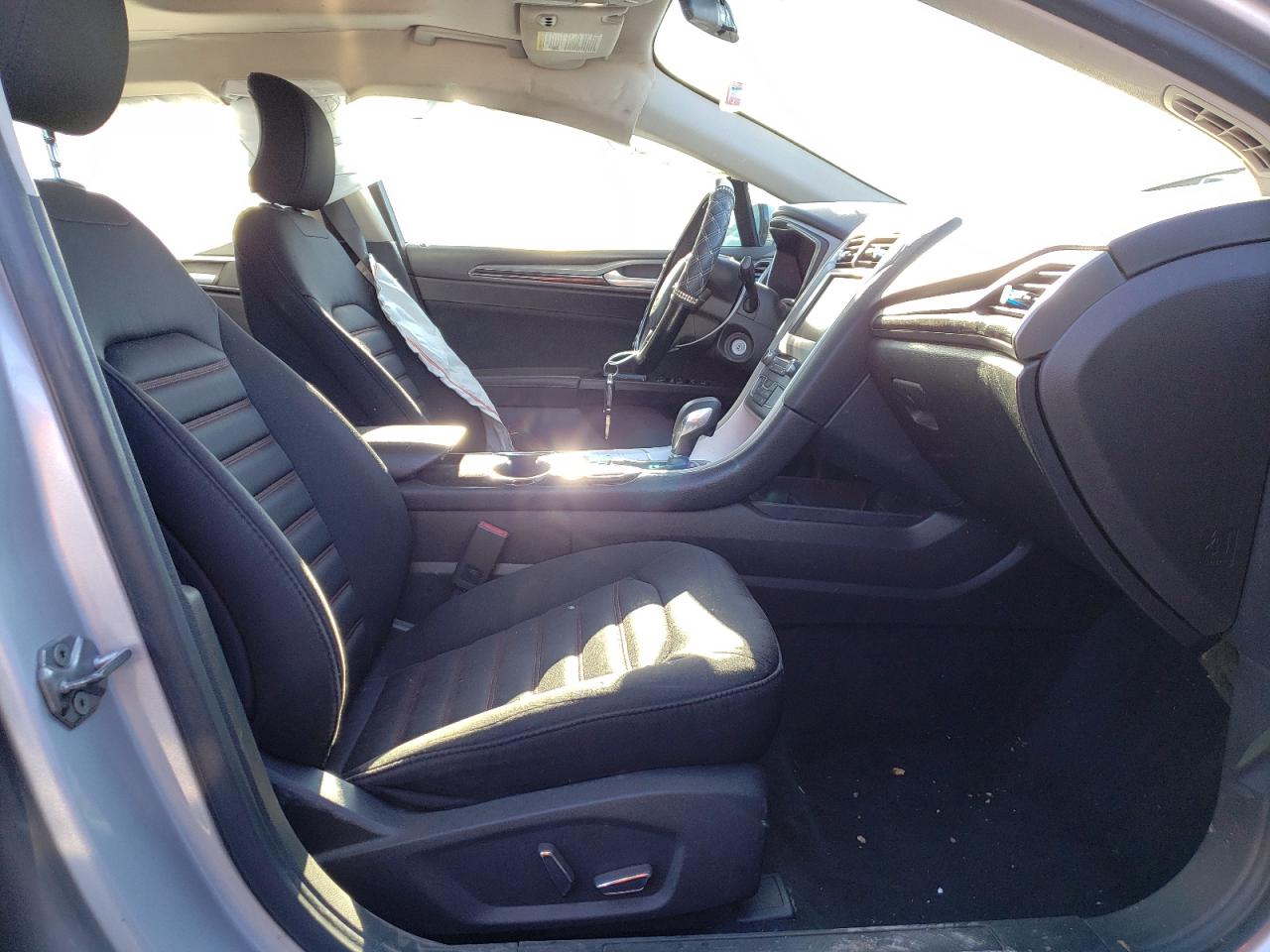 Photo 5 from auction – 2016 FORD FUSION SE with VIN 3FA6P0HD1GR300496
