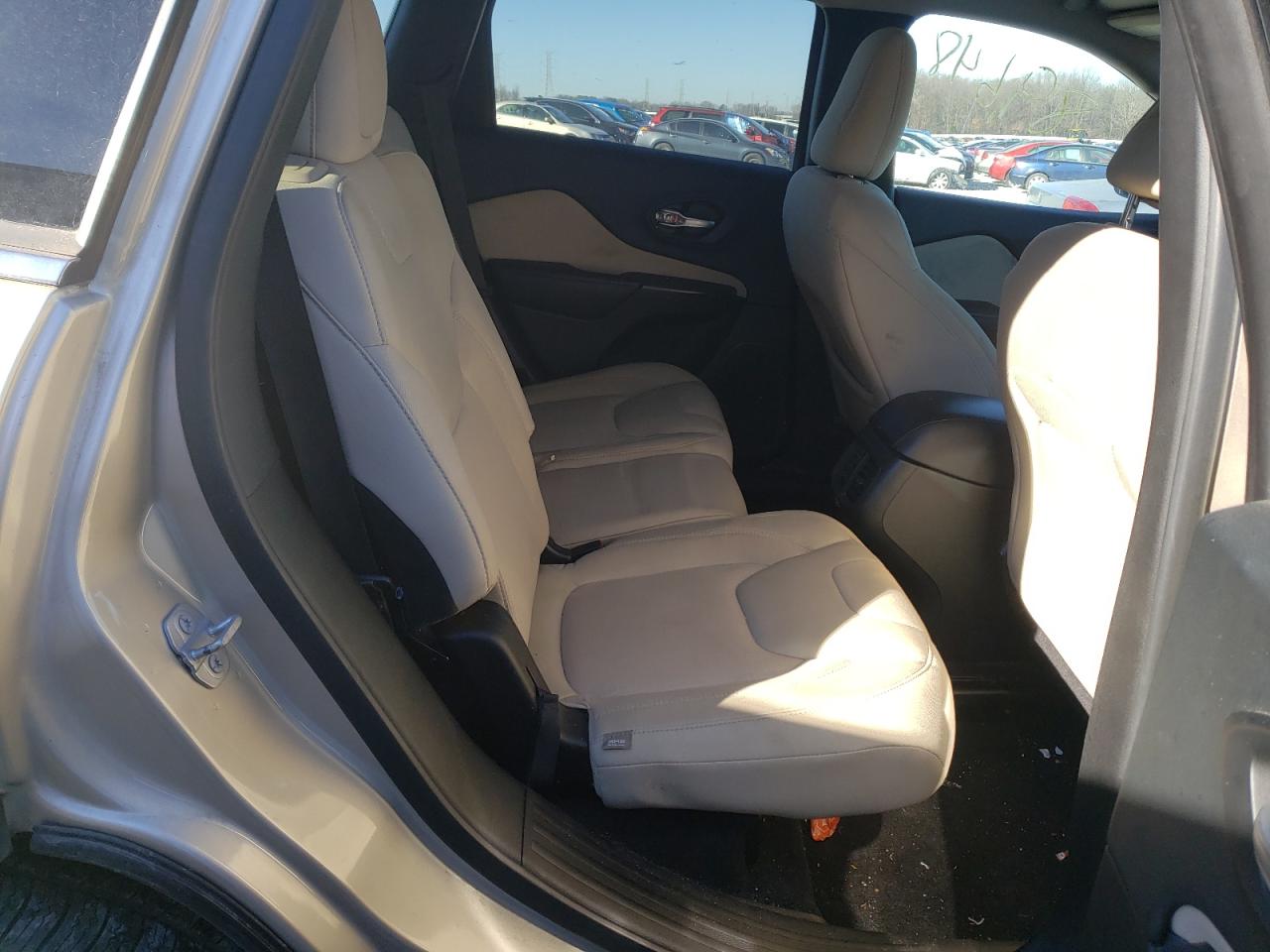 Photo 6 from auction – 2015 JEEP CHEROKEE L with VIN 1C4PJLCBXFW616451