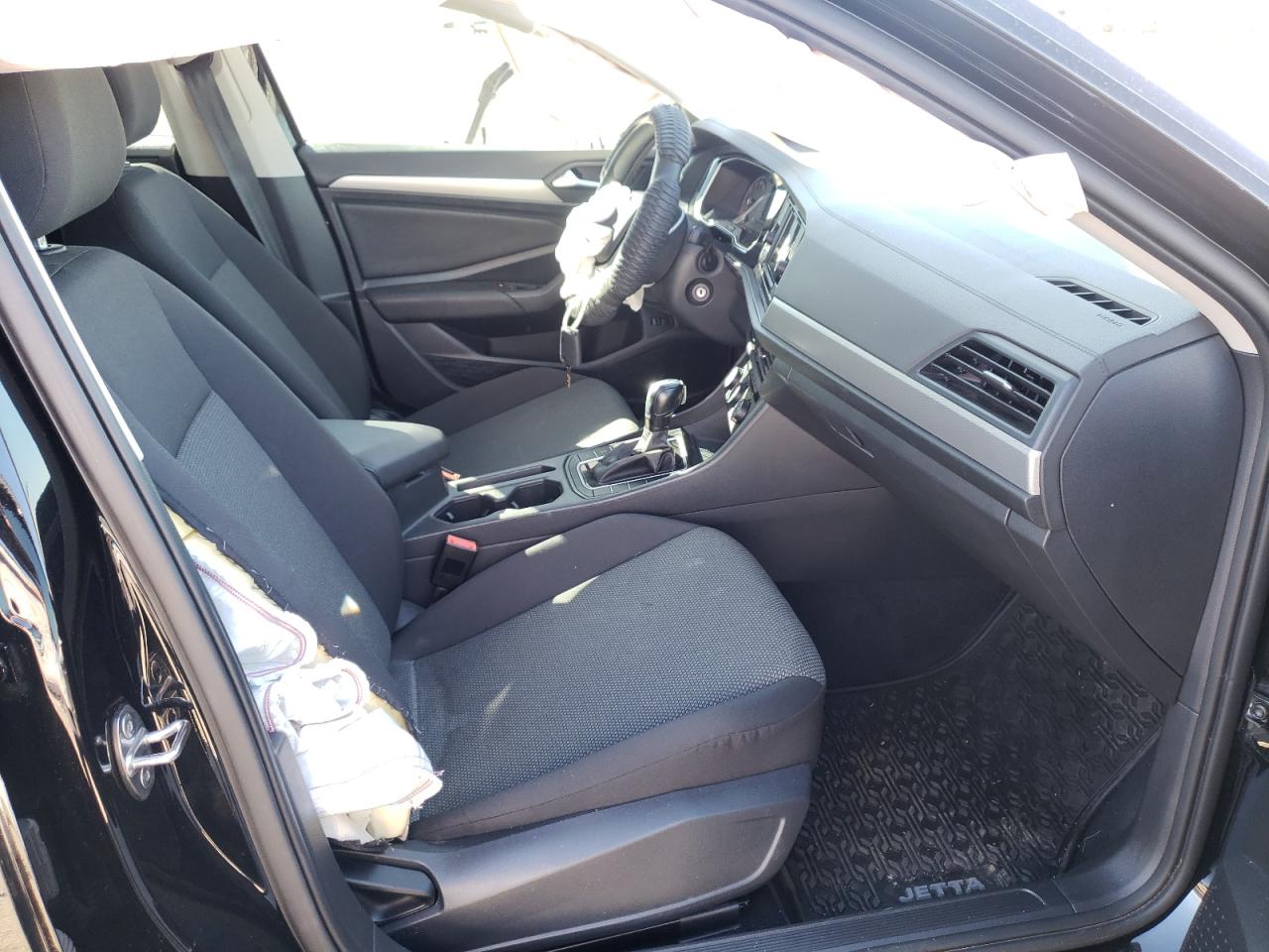 Photo 5 from auction – 2020 VOLKSWAGEN JETTA S with VIN 3VWCB7BU2LM065320