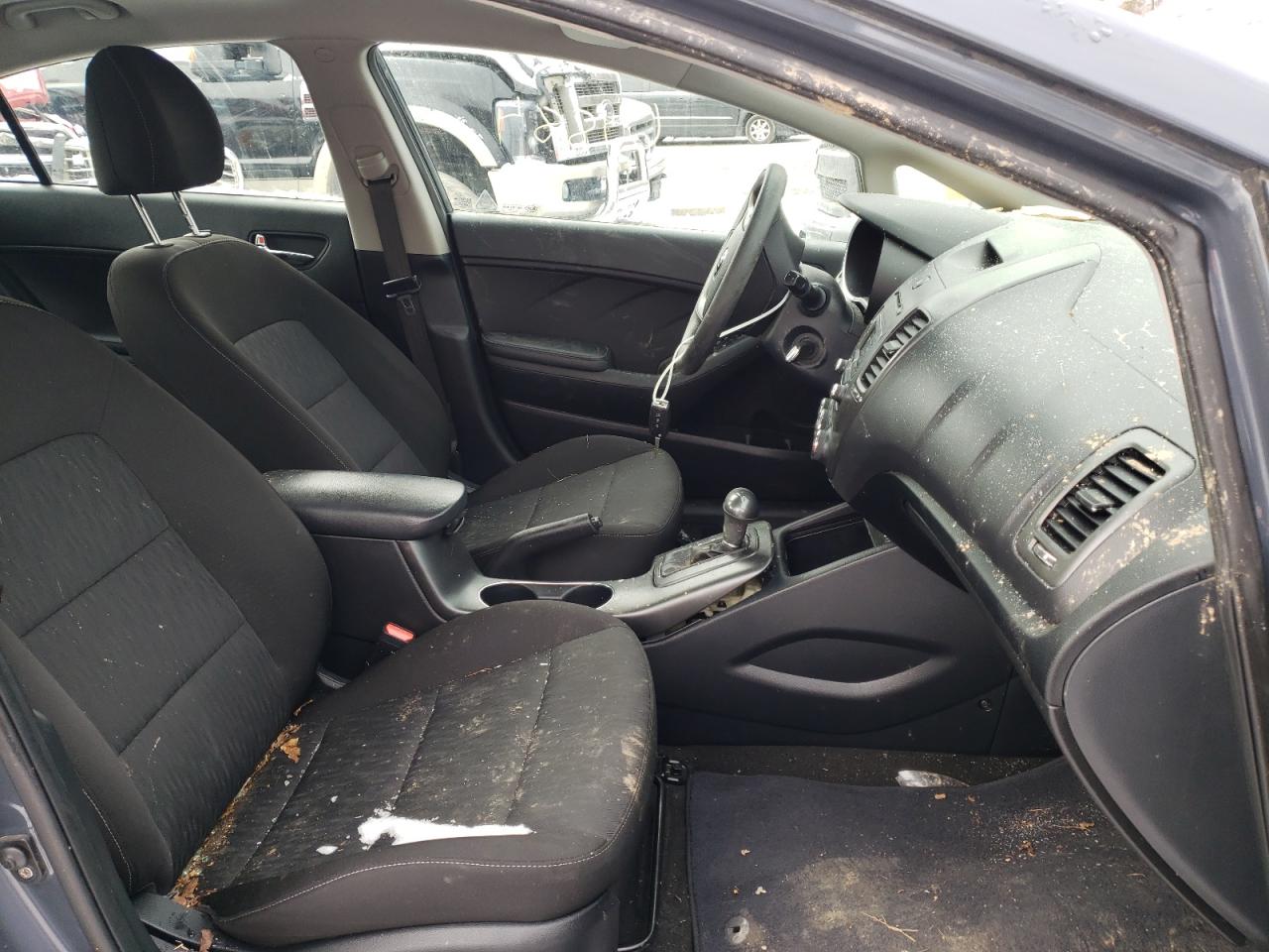 Photo 5 from auction – 2016 KIA FORTE LX with VIN KNAFK4A65G5569712