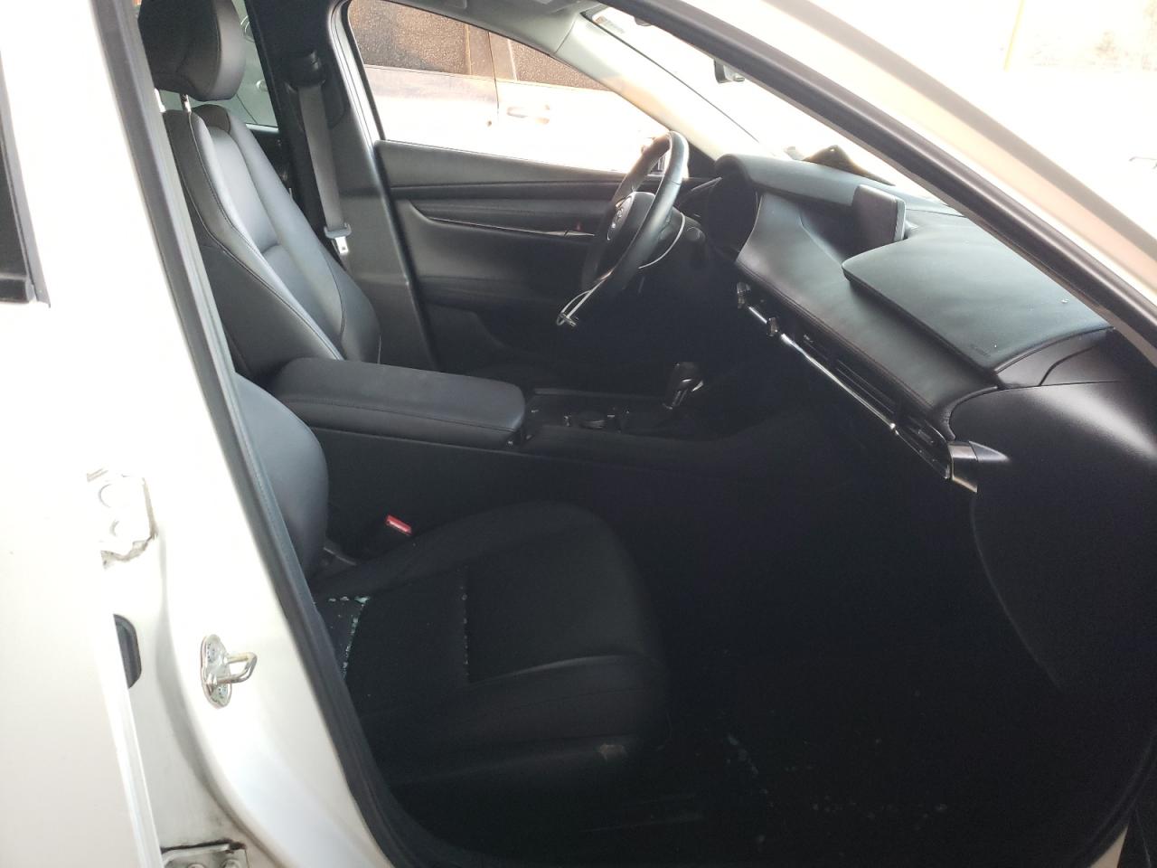 Photo 5 from auction – 2019 MAZDA 3 SELECT with VIN 3MZBPAAL5KM105598