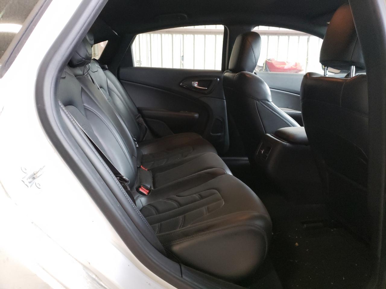 Photo 6 from auction – 2015 CHRYSLER 200 S with VIN 1C3CCCBB9FN696684