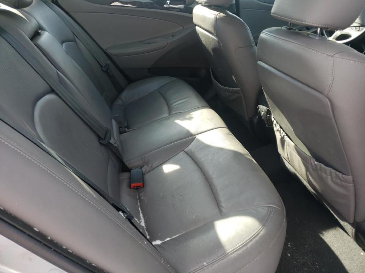 Photo 6 from auction – 2011 HYUNDAI SONATA SE with VIN 5NPEC4AC8BH131146