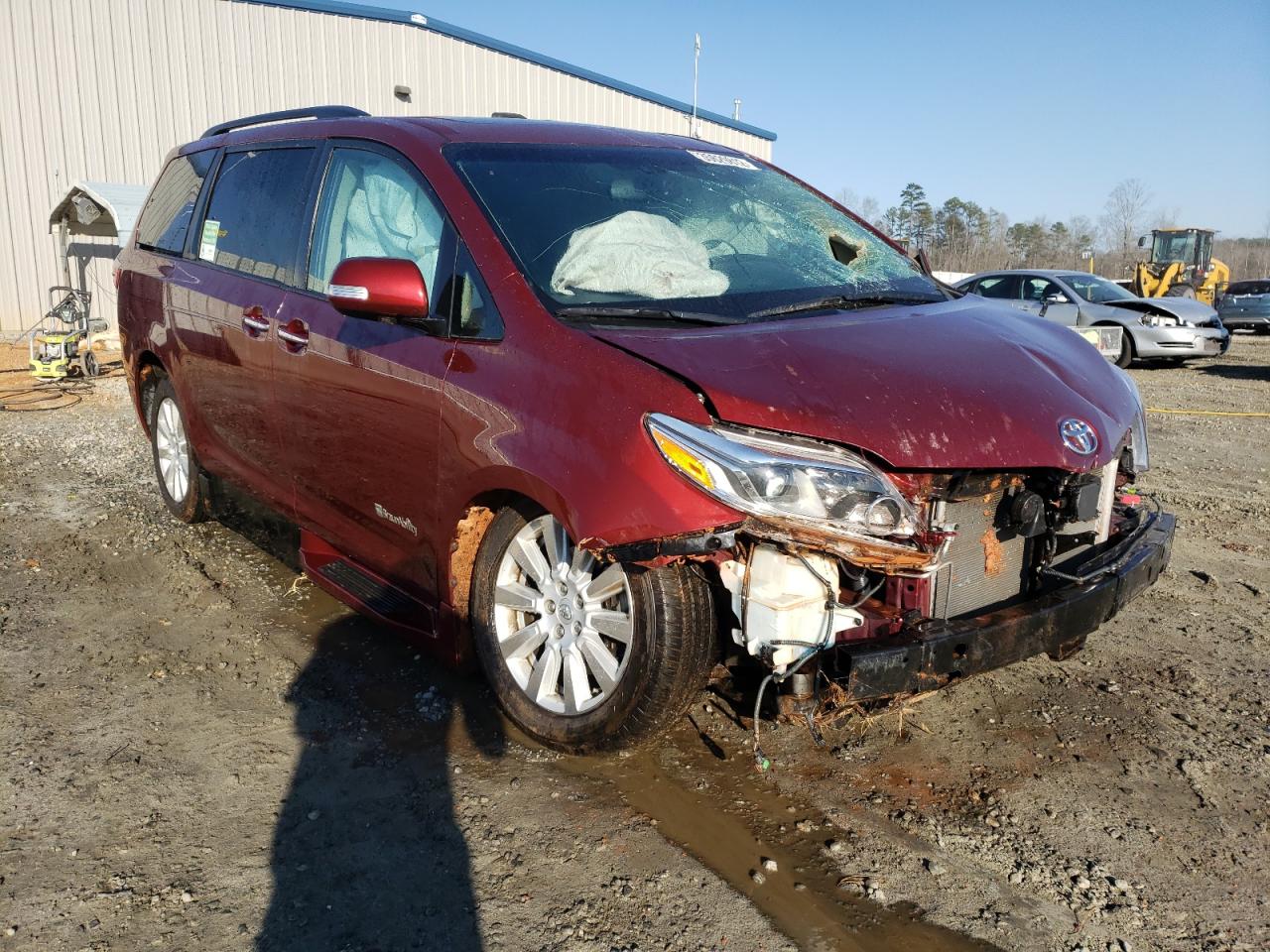 TOYOTA SIENNA XLE 2017 with VIN 5TDYZ3DC5HS877932 - Photo from auction