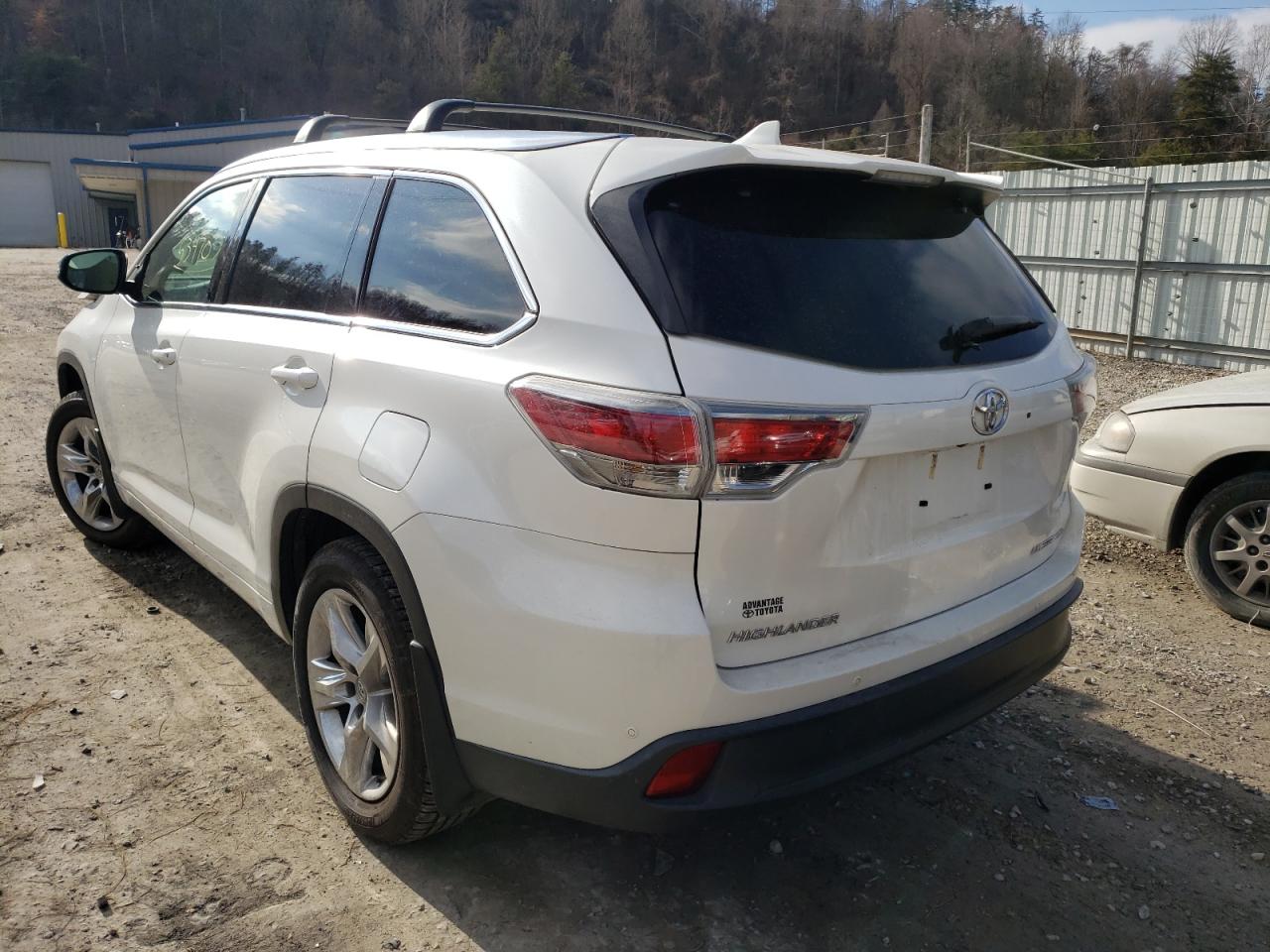 Photo 3 from auction – 2015 TOYOTA HIGHLANDER with VIN 5TDDKRFH5FS083122