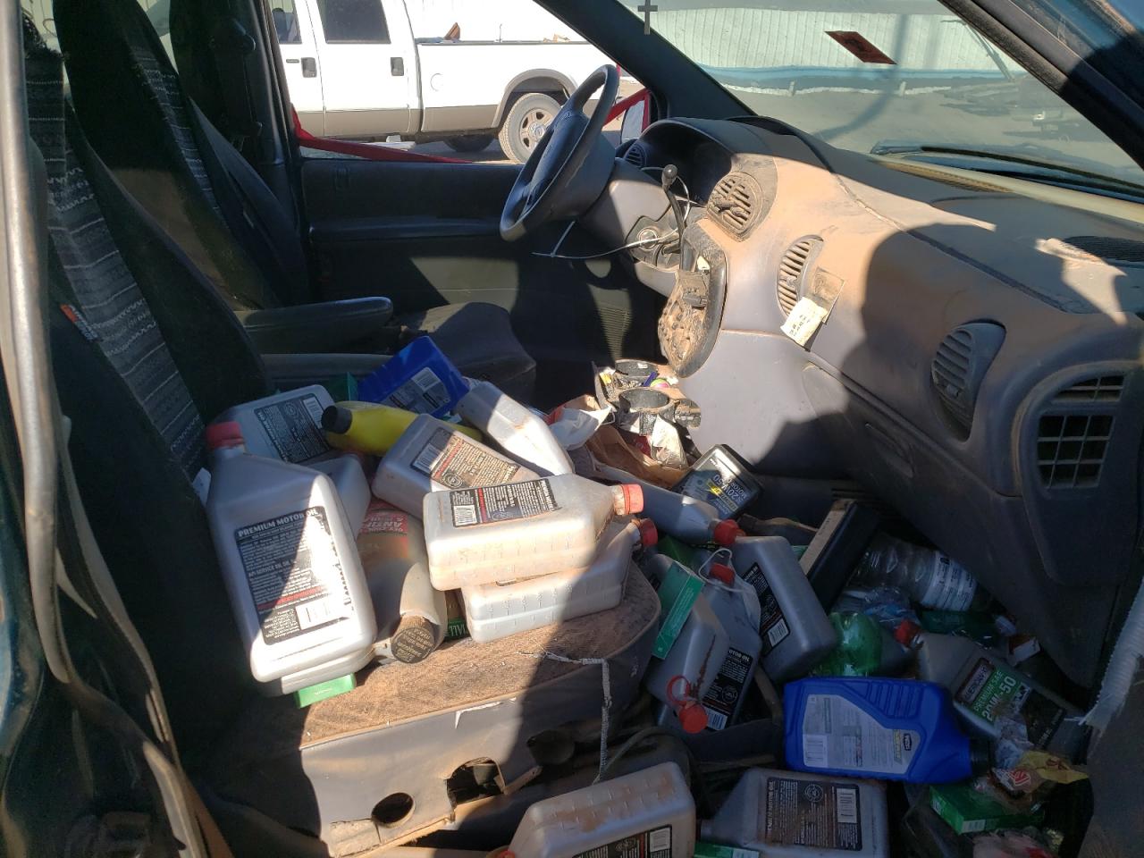 صورة رقم 5 من المزاد - 2000 DODGE GRAND CARA مع VIN 1B4GP44G4YB739328