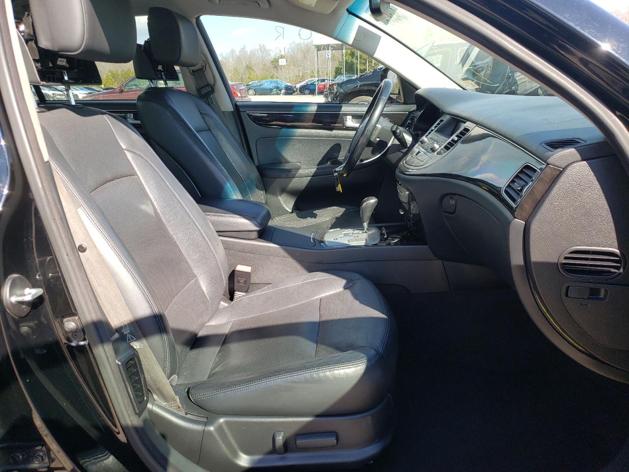 Photo 5 from auction – 2013 HYUNDAI GENESIS 3. with VIN KMHGC4DD7DU248640