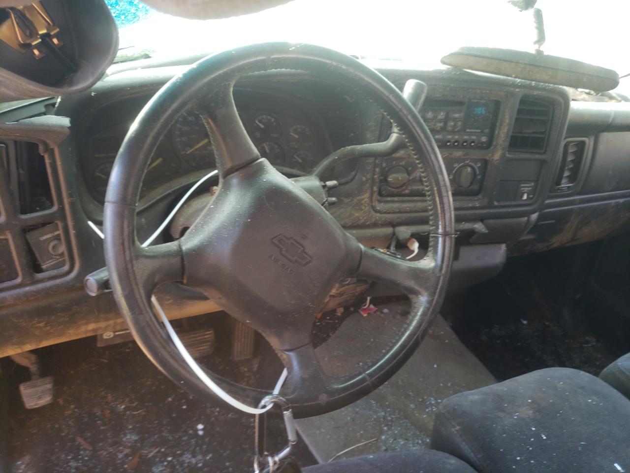 Photo 9 from auction – 2000 CHEVROLET SILVERADO with VIN 1GCGC24U0YZ302331